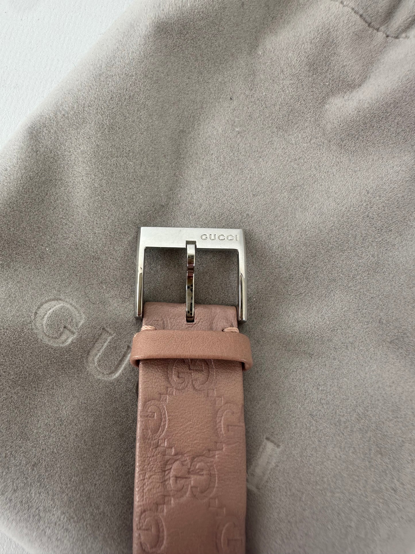 Montre Gucci monogramme rose