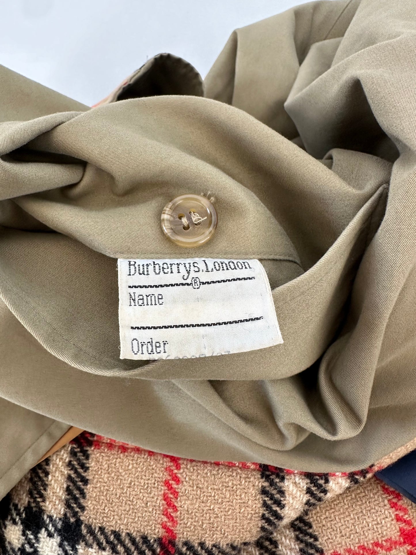 Trench Burberry modèle “ Markfield ” kaki/ T.L