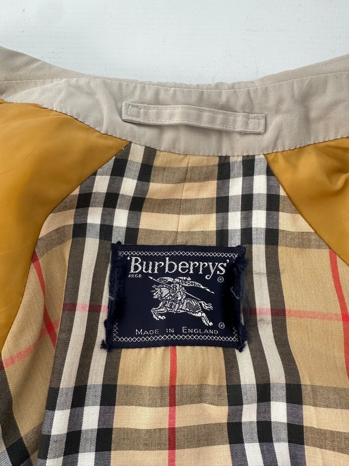 Trench-coat Burberry modèle “ Markfield ”/ T.M