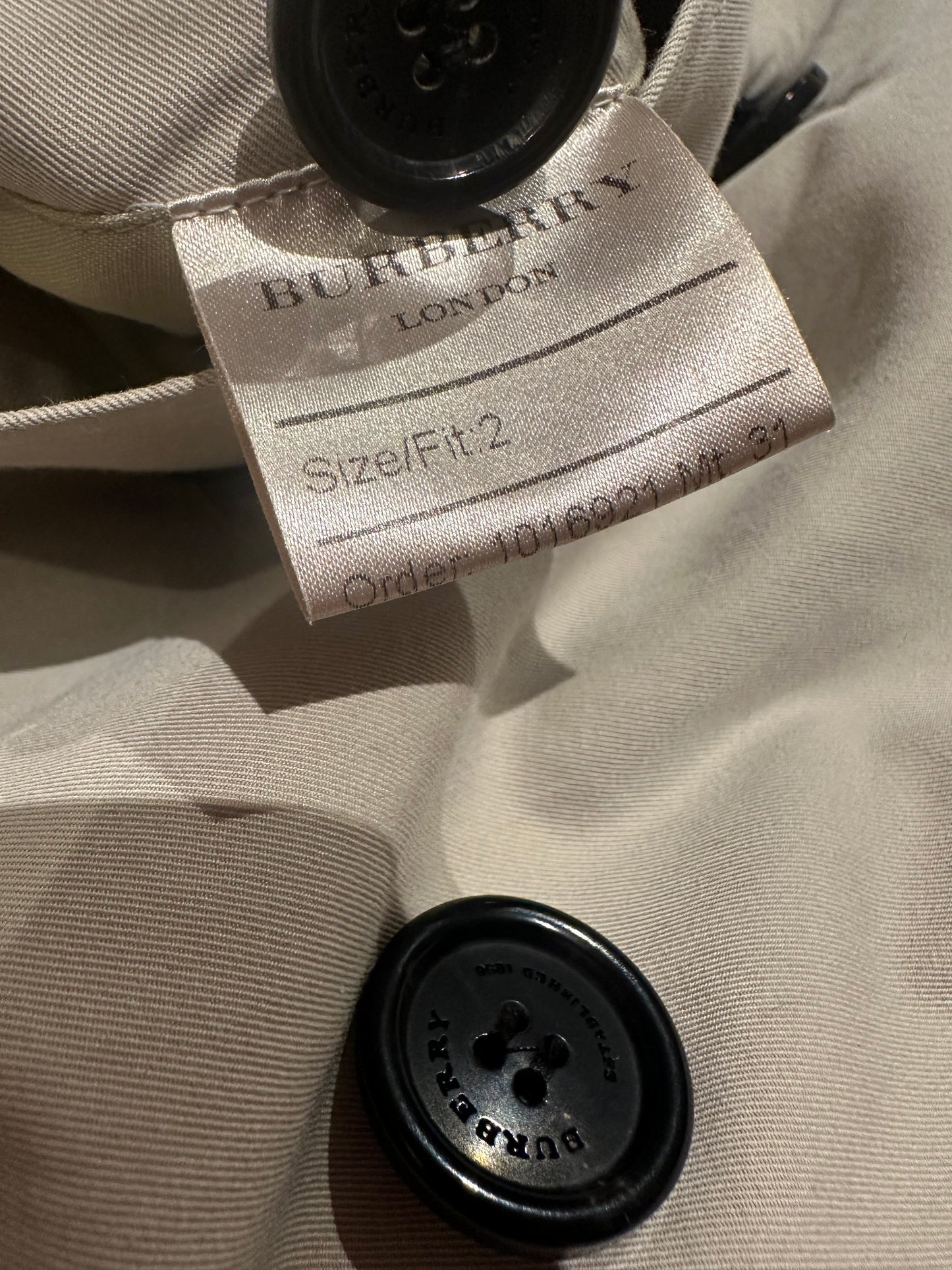 Burberry – Trench-coat “The Kensington ” stone | T.XS