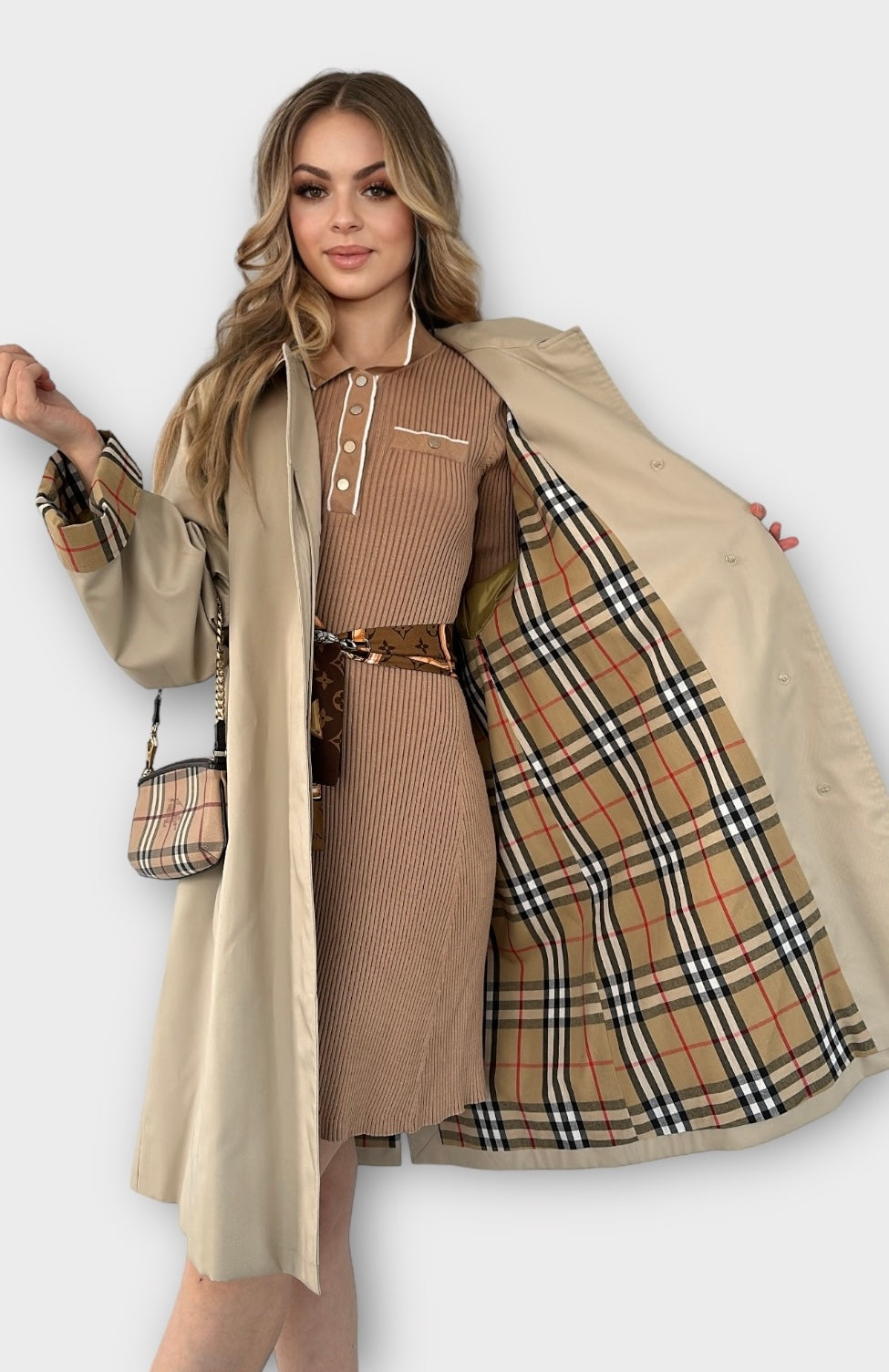 Trench-coat Burberry modèle “ Markfield“ beige vintage/ T.M