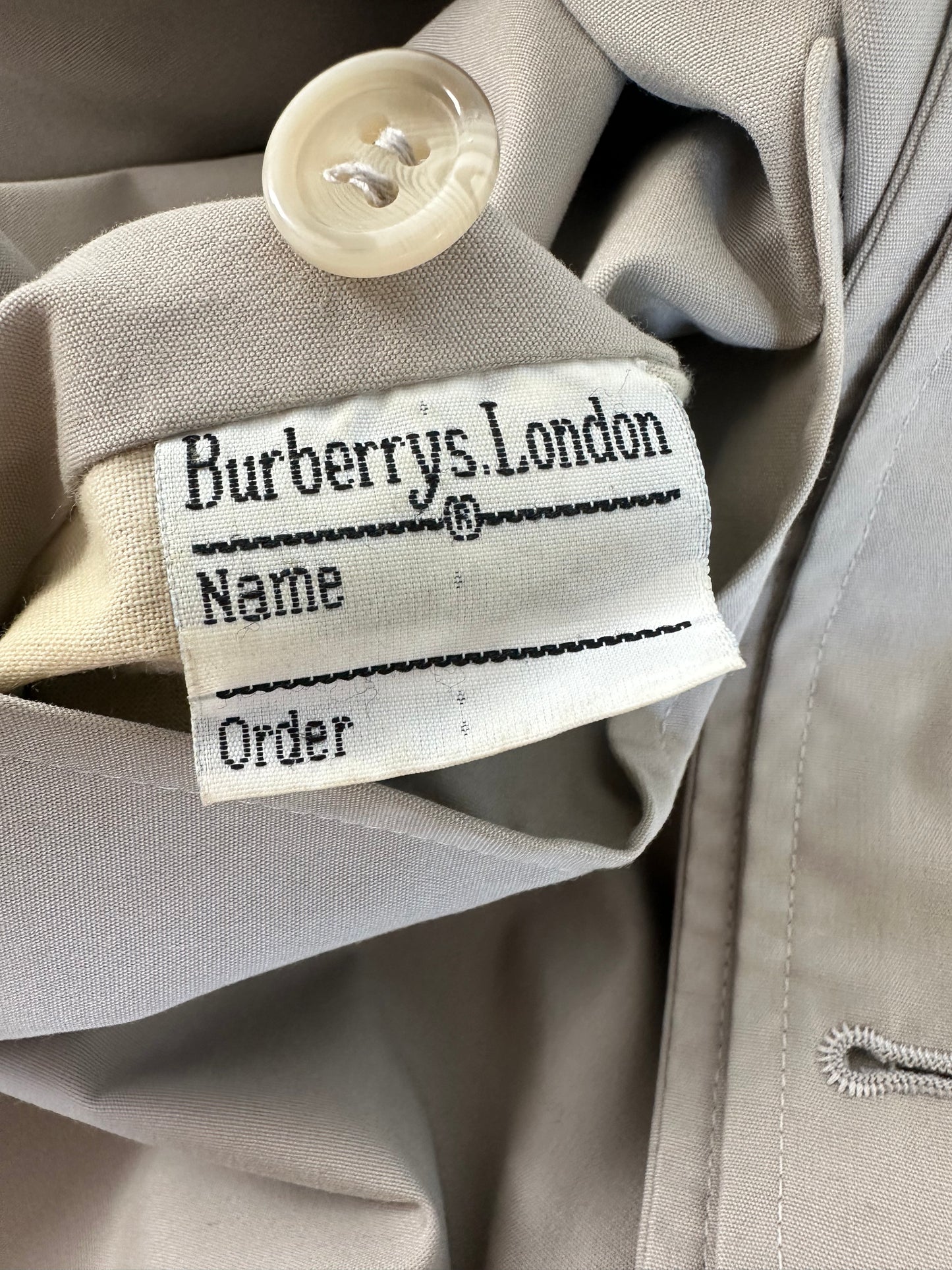 Trench-coat Burberry modèle “ Markfield ”/ T.M