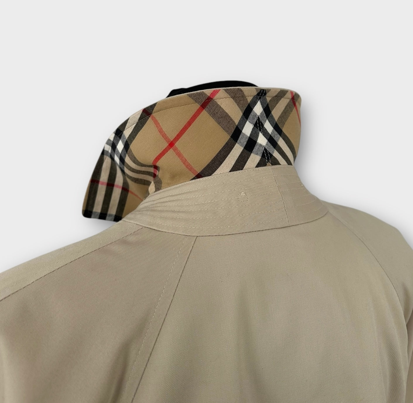 Trench-coat Burberry modèle “ Markfield“ beige vintage/ T.M