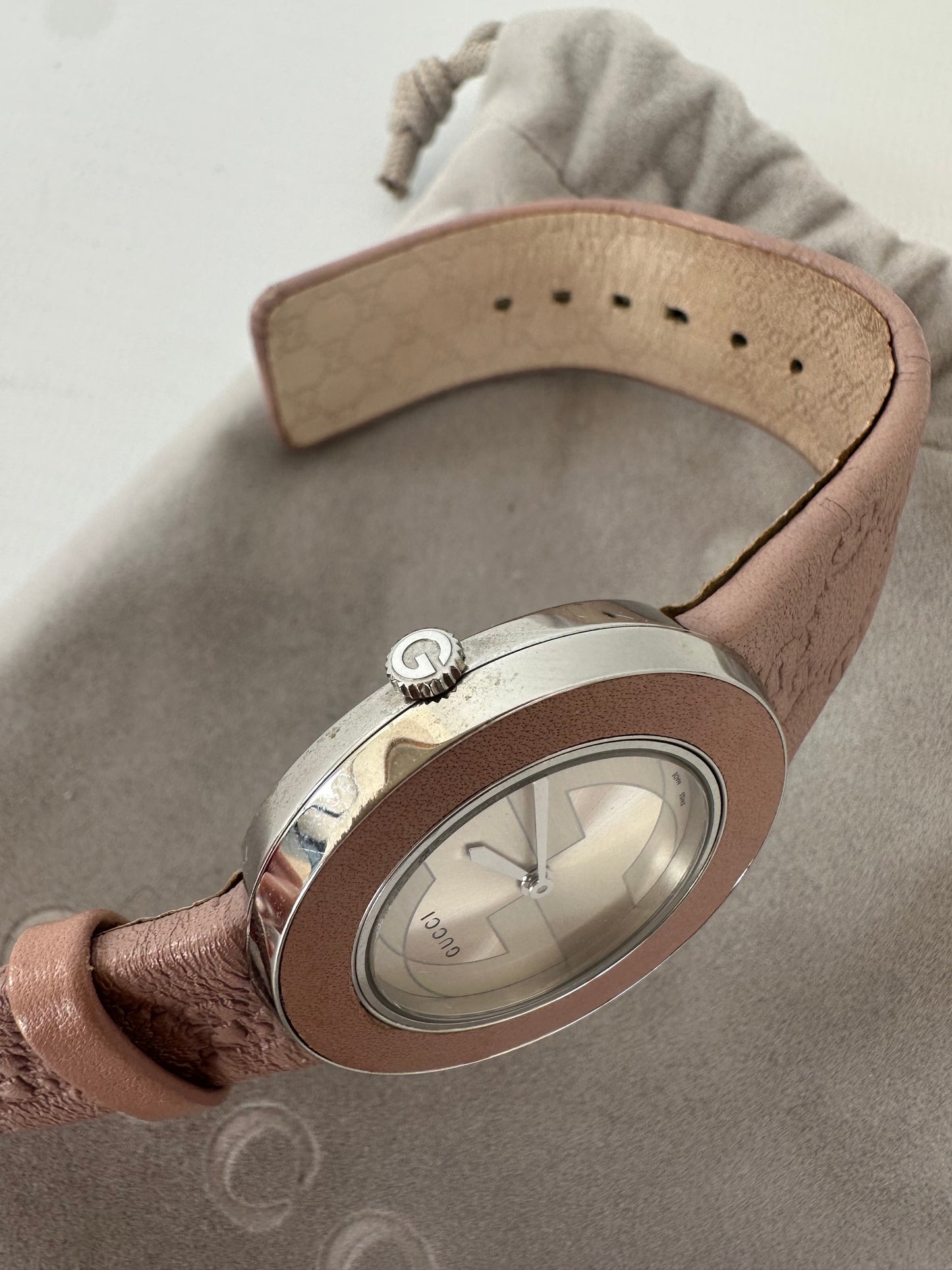 Montre Gucci monogramme rose