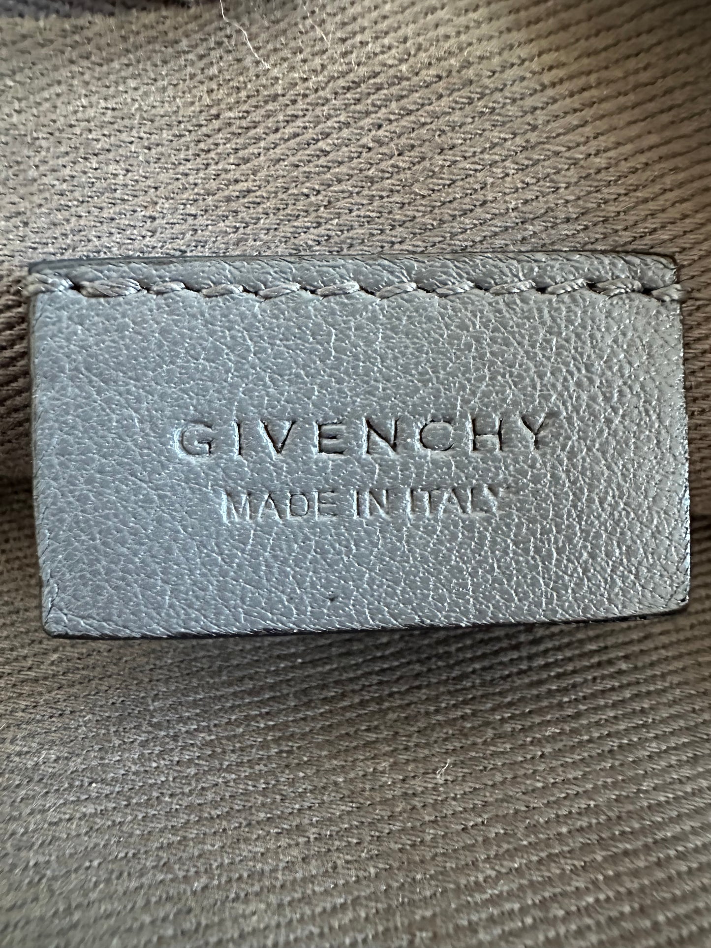Givenchy - Pochette Antigona en cuir