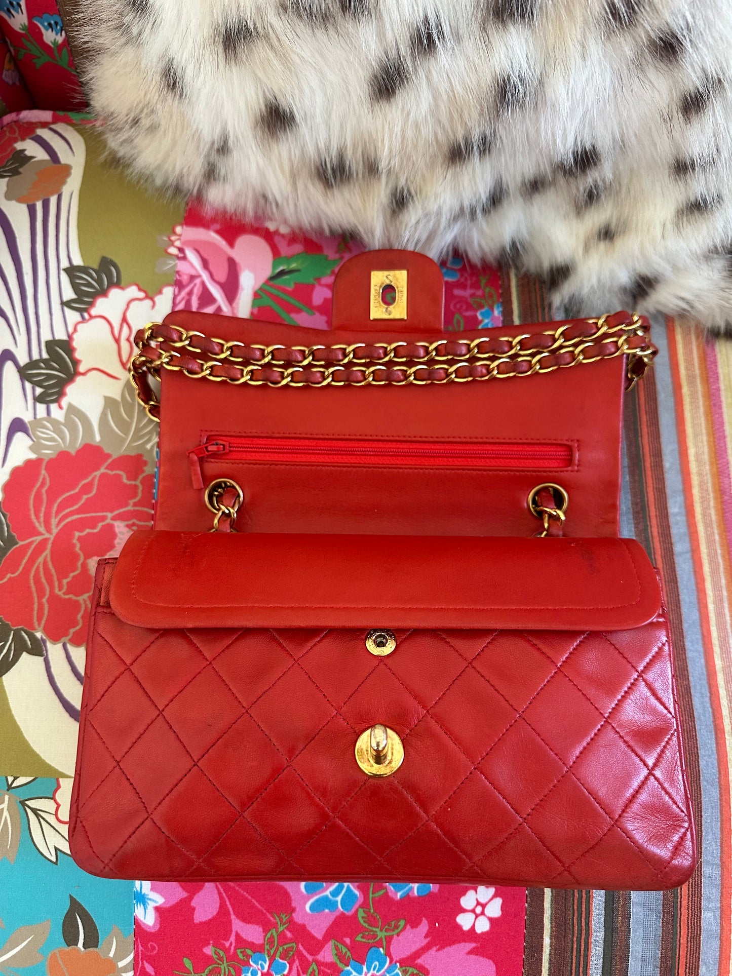 Chanel - sac Timeless small 23 rouge plaquée or vintage