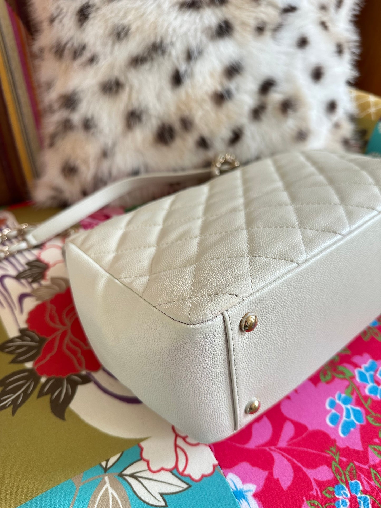 Chanel - Business Affinity cuir caviar blanc cassé
