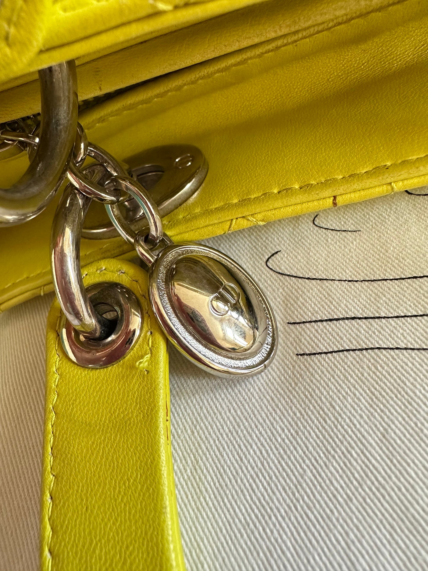 Dior - Lady Dior Medium cuir jaune anis