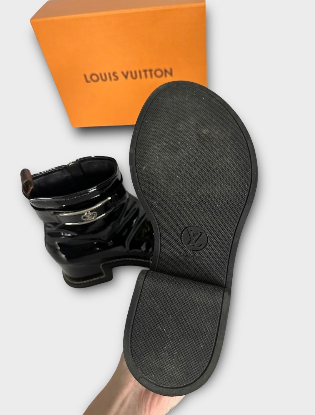 Louis Vuitton - Bottines « Moonlight » cuir vernis noir | T.39
