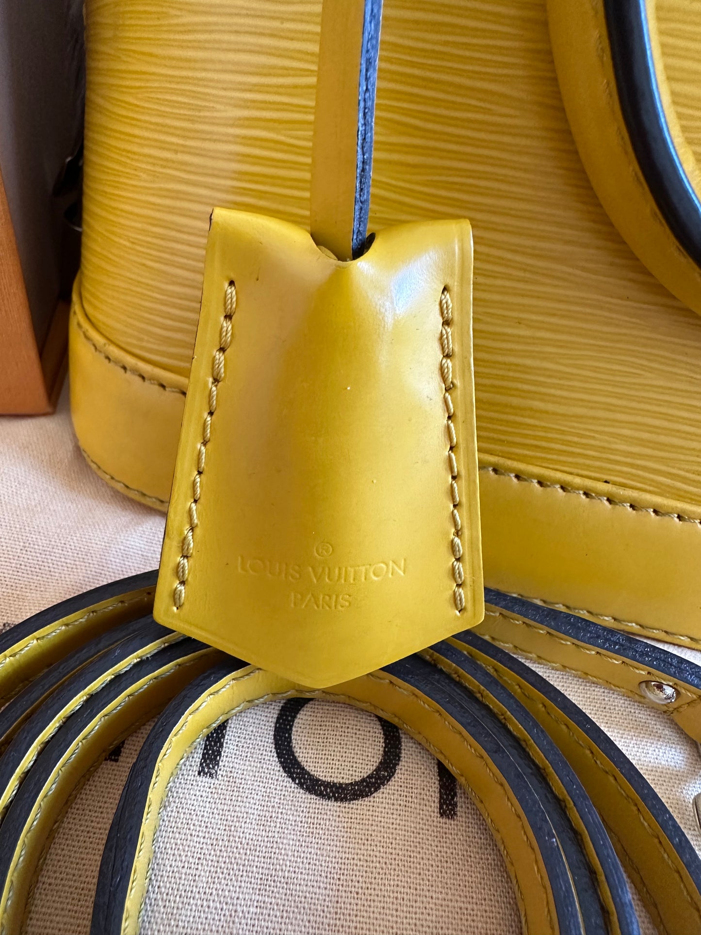 Louis Vuitton - Alma BB cuir épi jaune