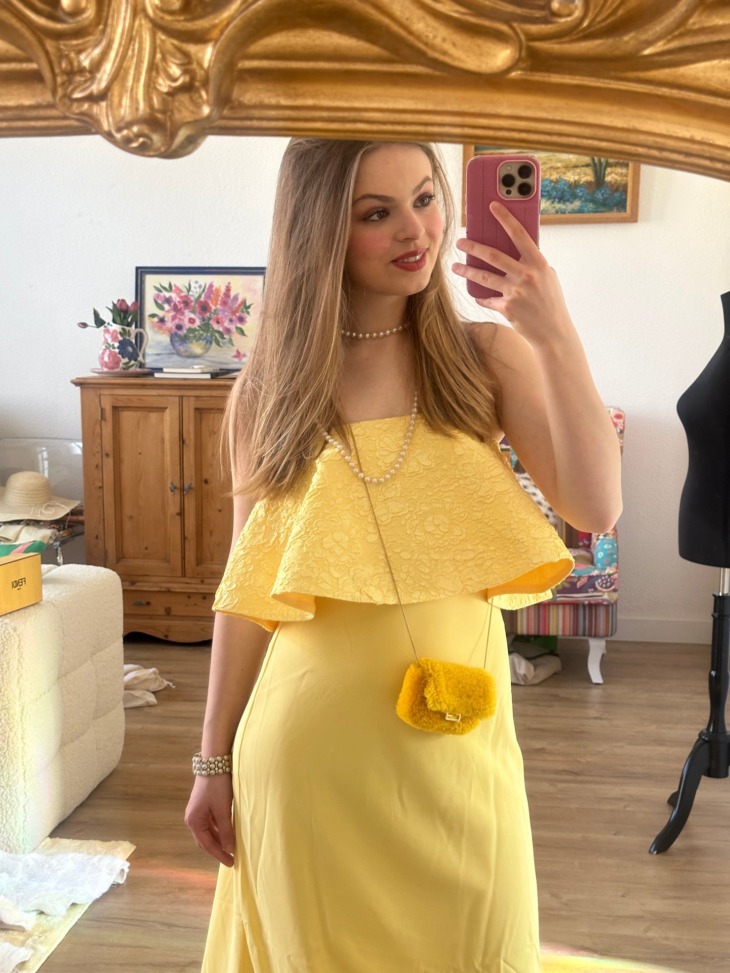 Fendi - sac Nano-baguette fourrure jaune ( micro sac)