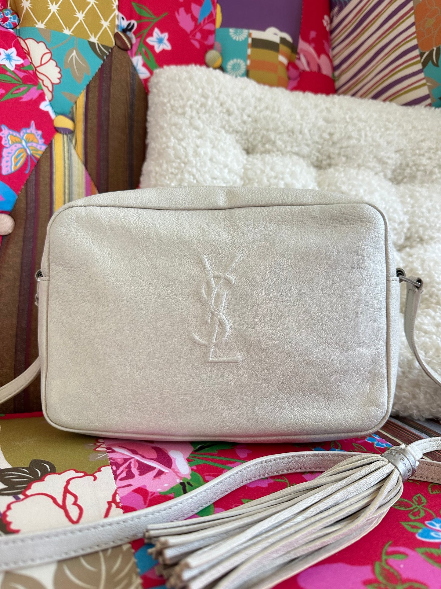 Saint Laurent - Lou small Camera bag en cuir blanc