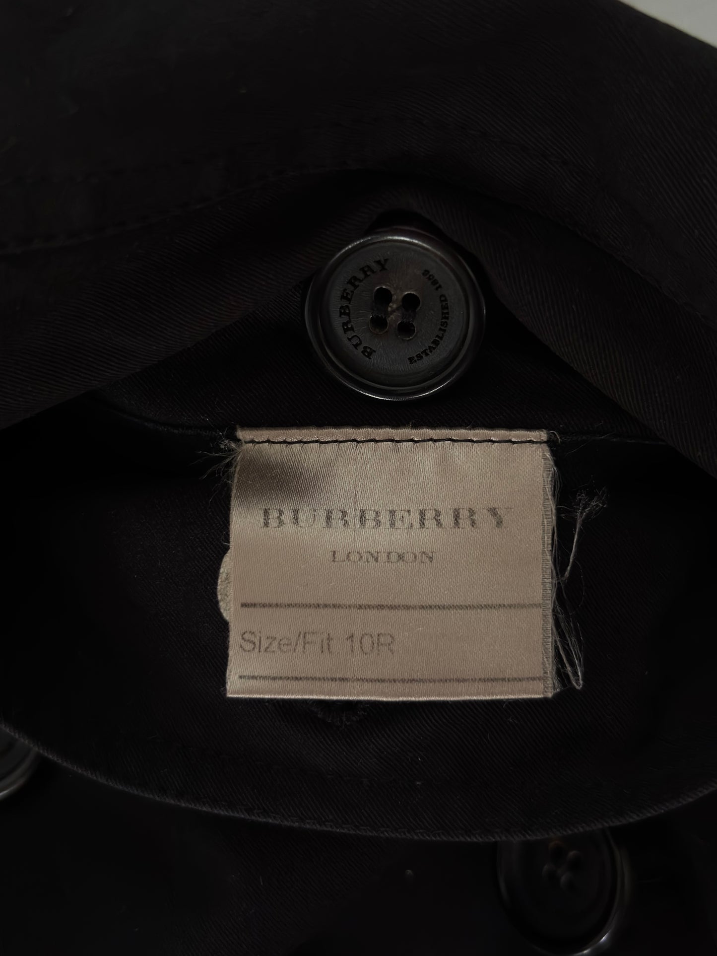 Burberry – Trench-coat “The Chelsea ” Noir modèle récent | T.L