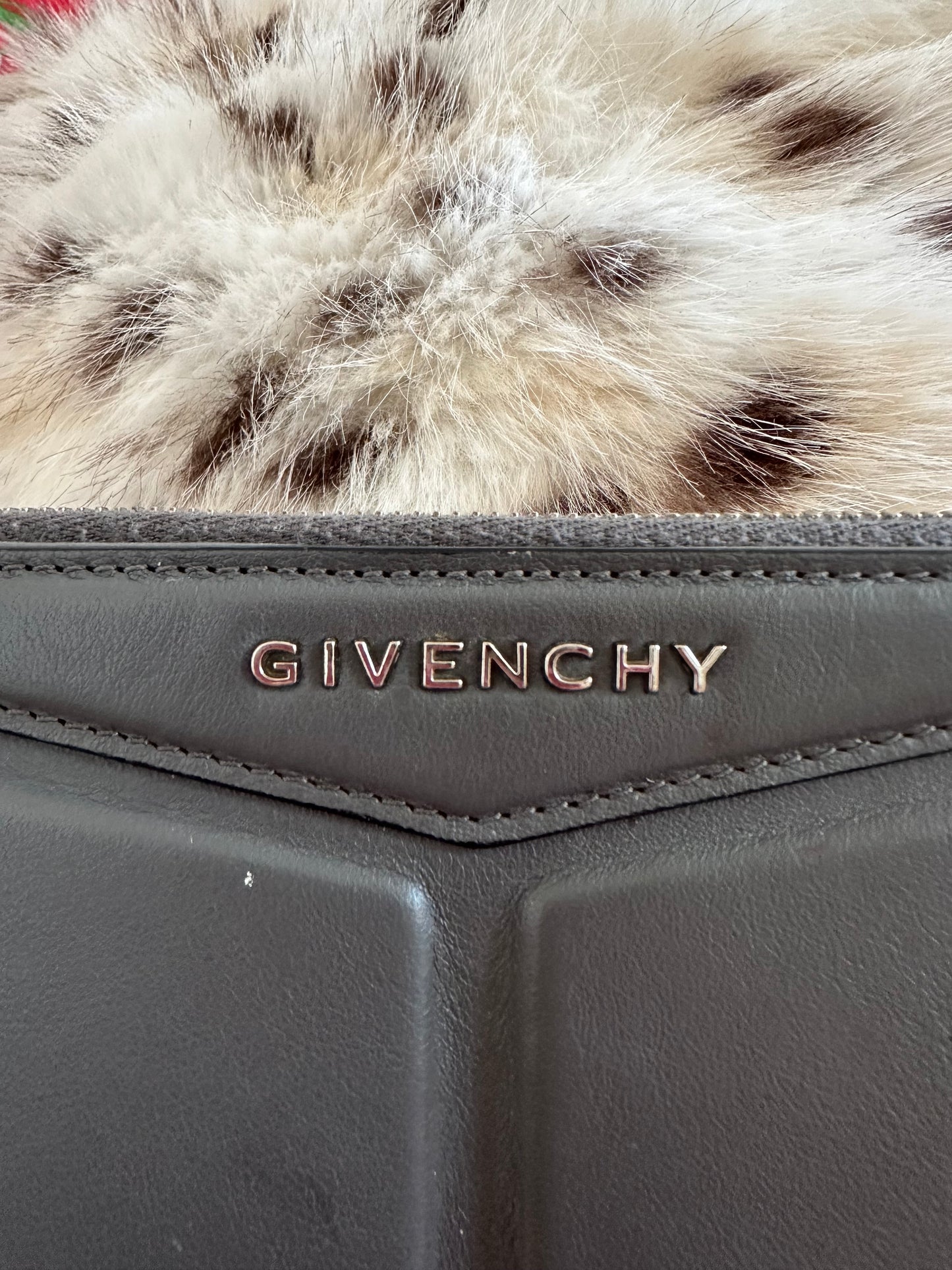 Givenchy - Pochette Antigona en cuir