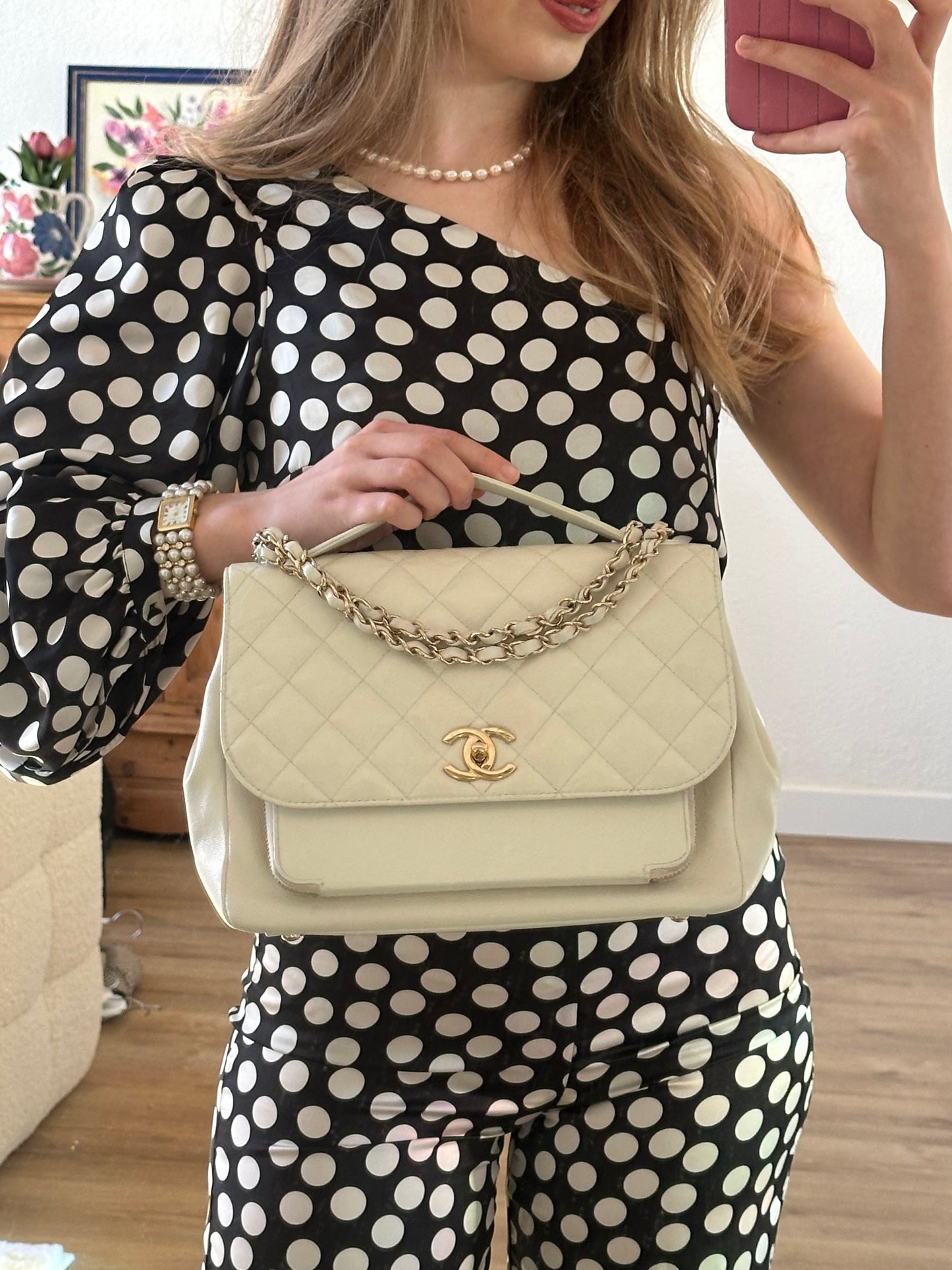 Chanel - Business Affinity cuir caviar blanc cassé