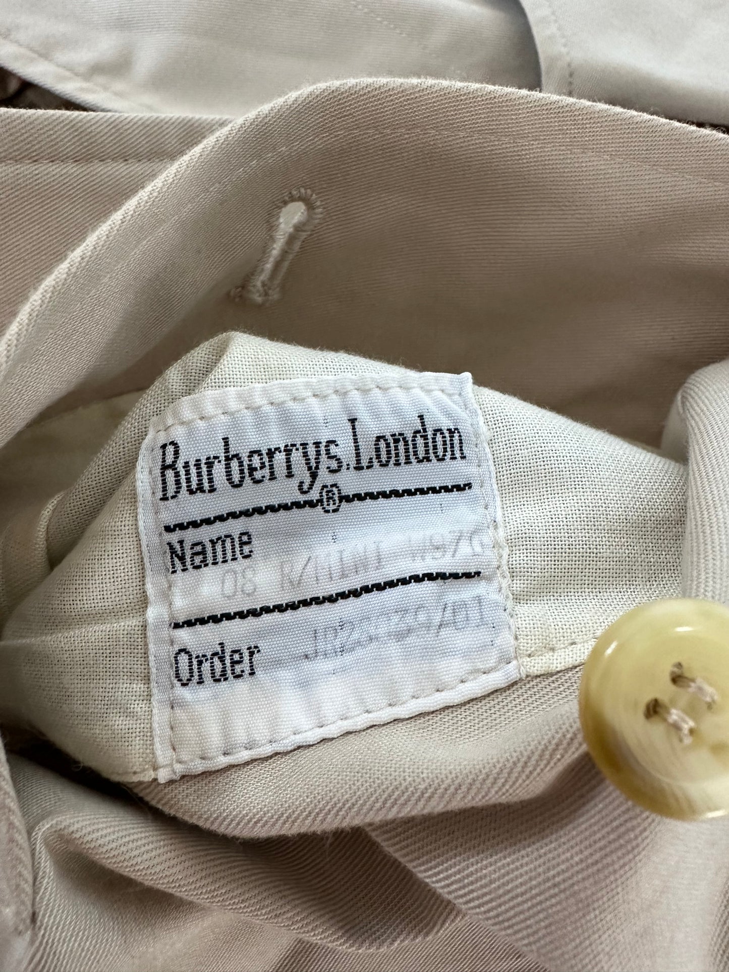 Trench-coat Burberry modèle “ Markfield“ beige vintage/ T.M