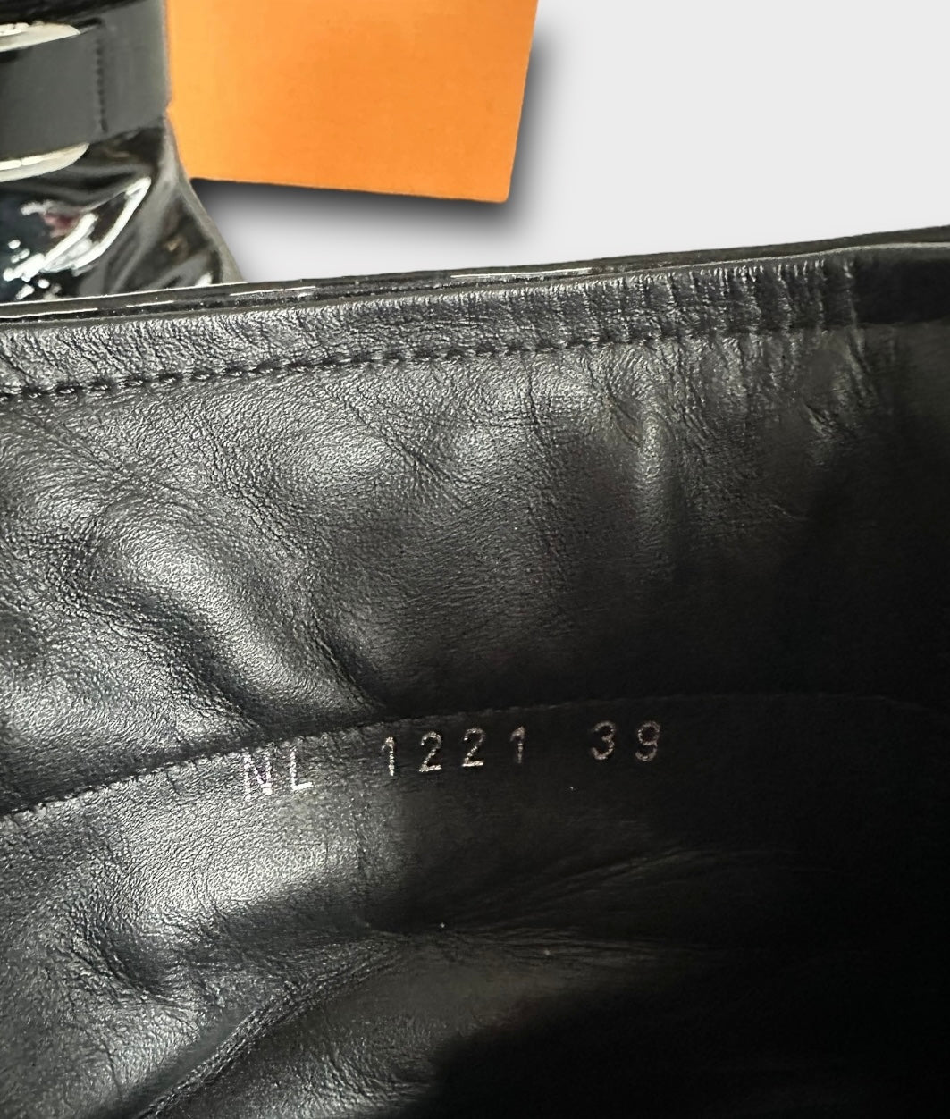 Louis Vuitton - Bottines « Moonlight » cuir vernis noir | T.39