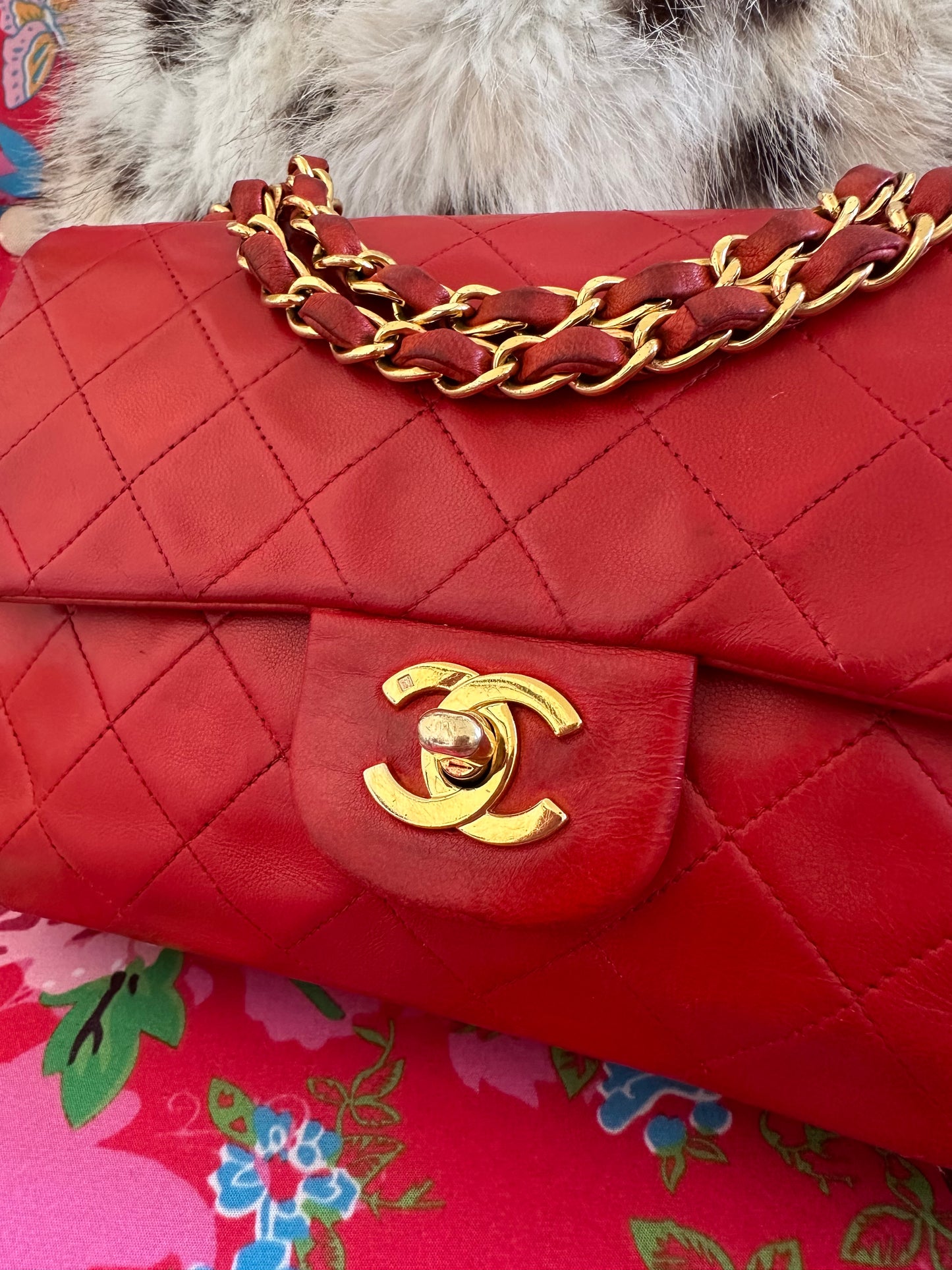 Chanel - sac Timeless small 23 rouge plaquée or vintage