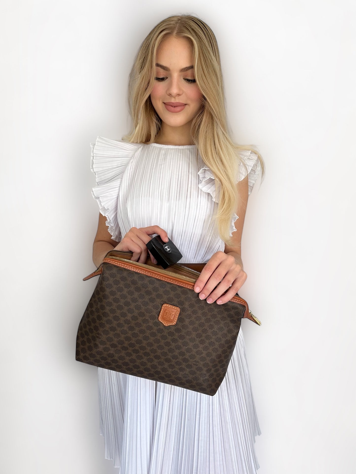 CELINE Trousse de toilette toile Macadam