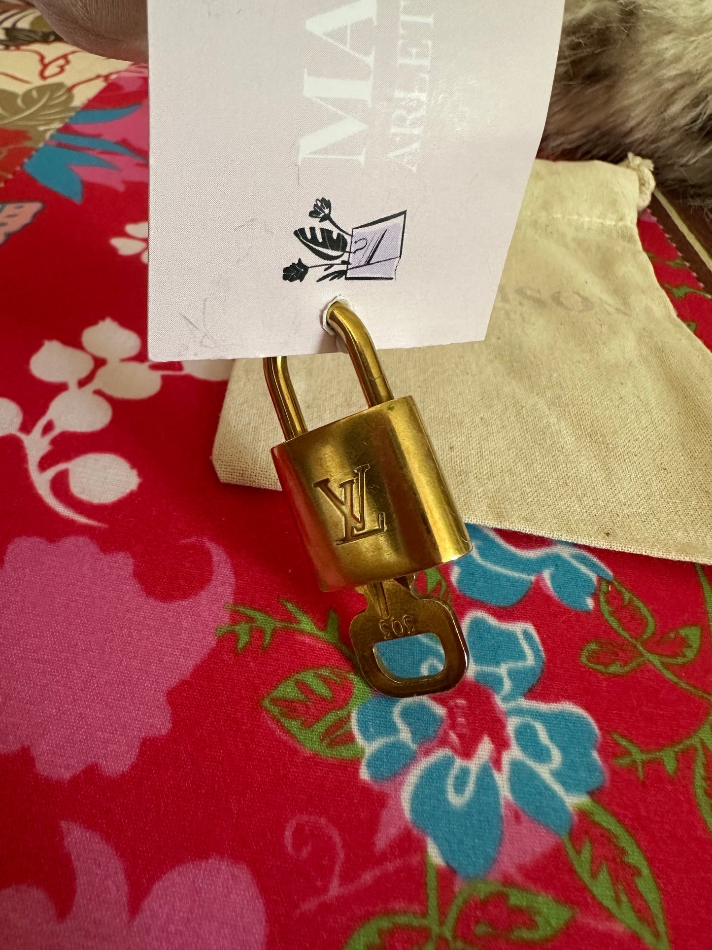 Louis Vuitton - Cadenas doré avec sa clé