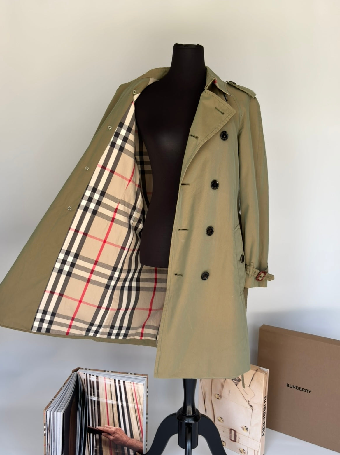 Burberry – Trench-coat “The Kensington ” Kaki modèle récent | T.M