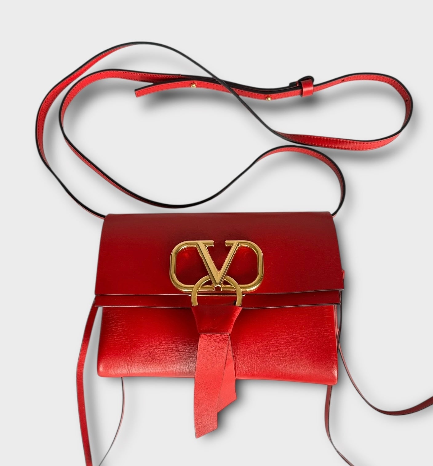 Valentino Garavani - Sac « Vring » en cuir rouge
