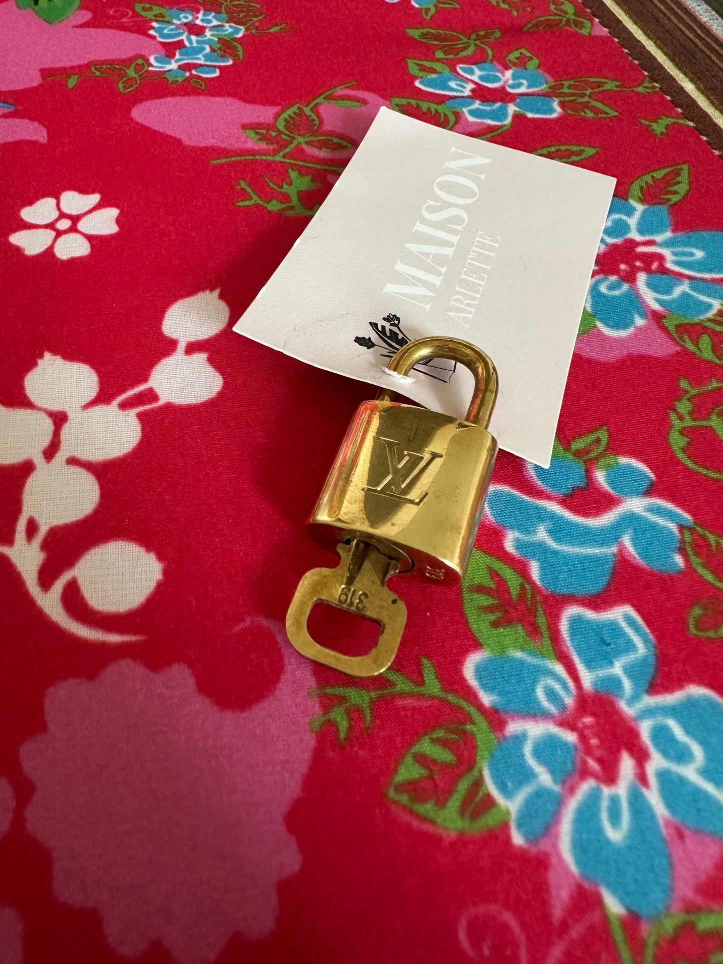 Louis Vuitton - Cadenas doré avec sa clé