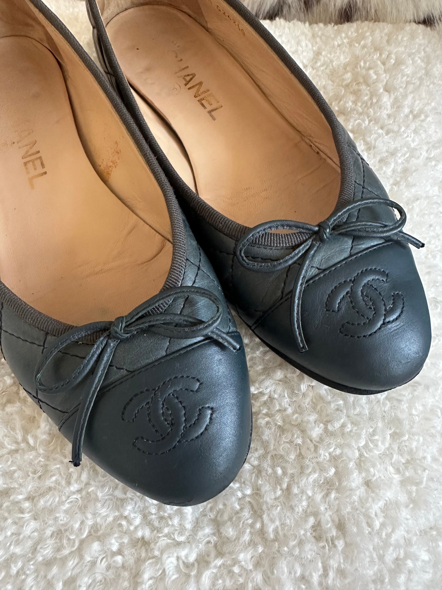 Chanel - Ballerines matelassées bleu marine