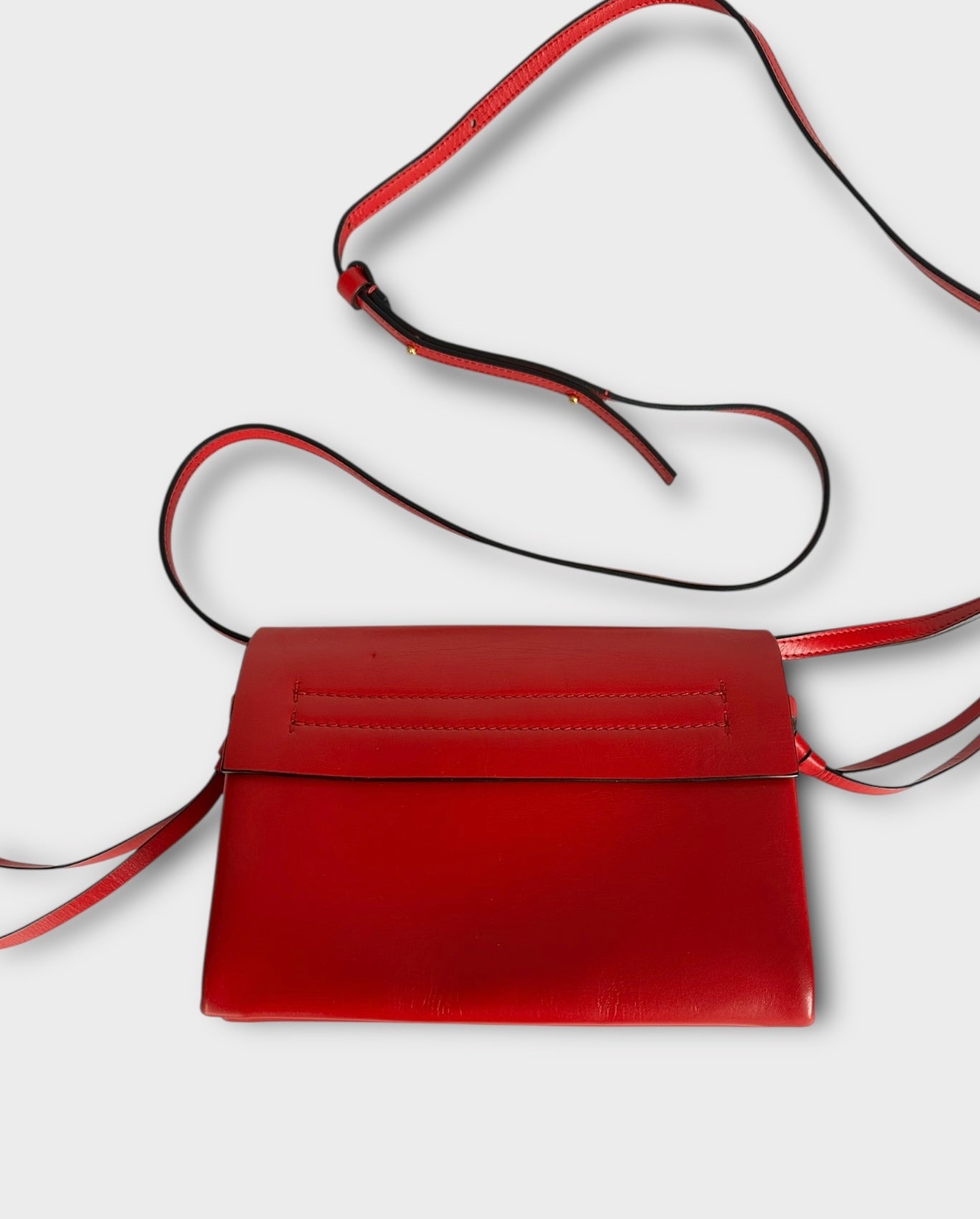 Valentino Garavani - Sac « Vring » en cuir rouge