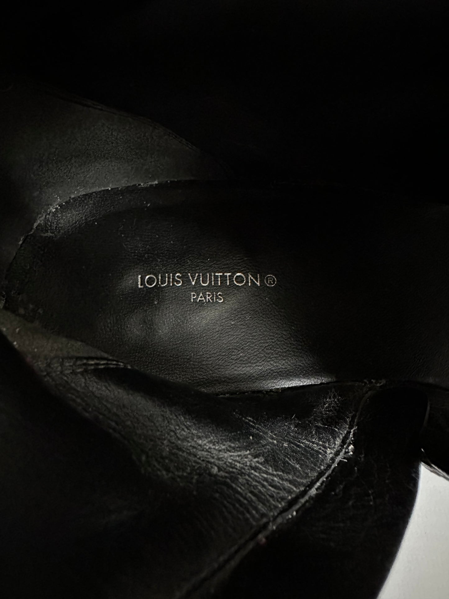 Louis Vuitton - Bottines « Moonlight » cuir vernis noir | T.39