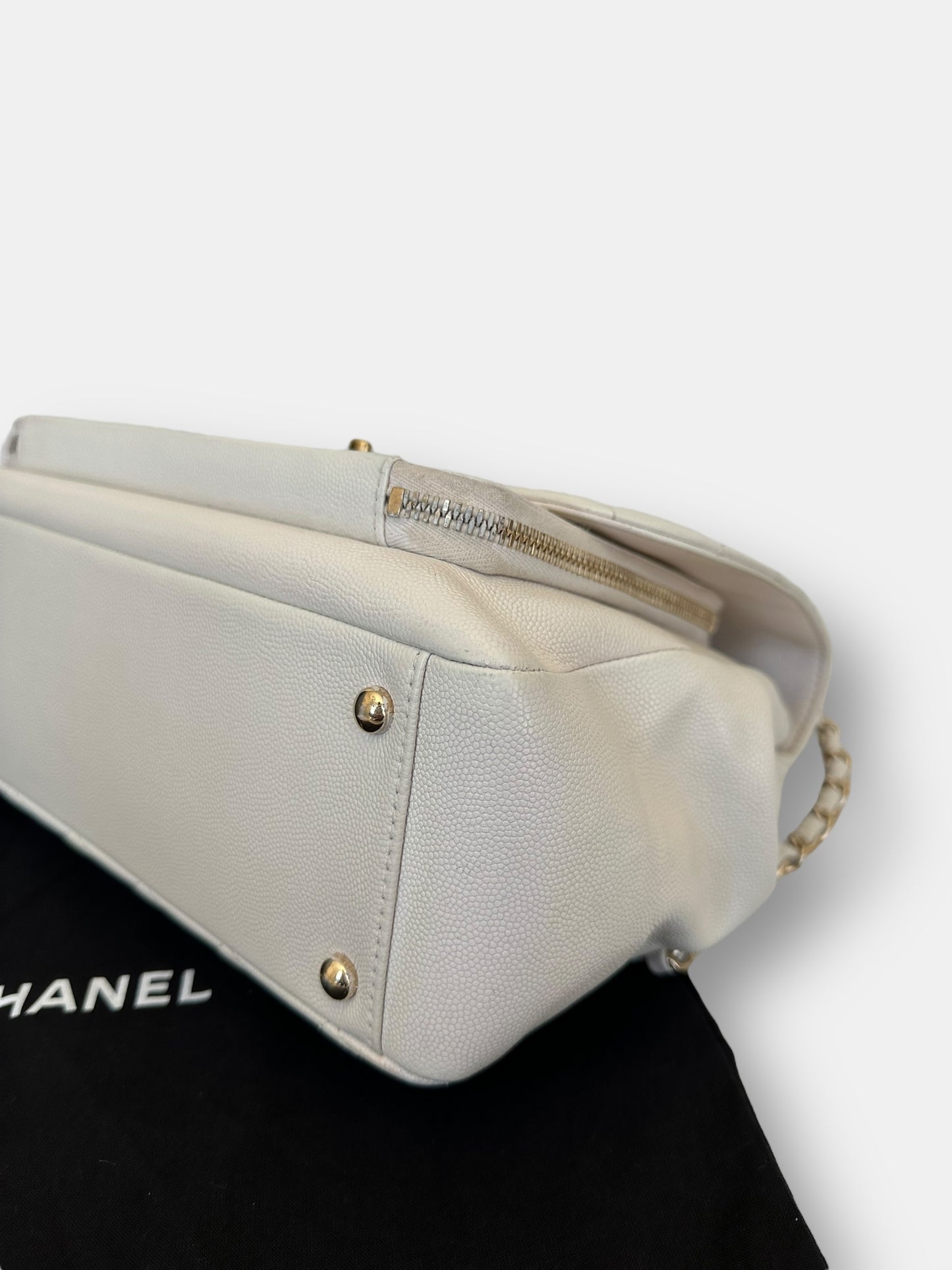 Chanel - Business Affinity cuir caviar blanc cassé