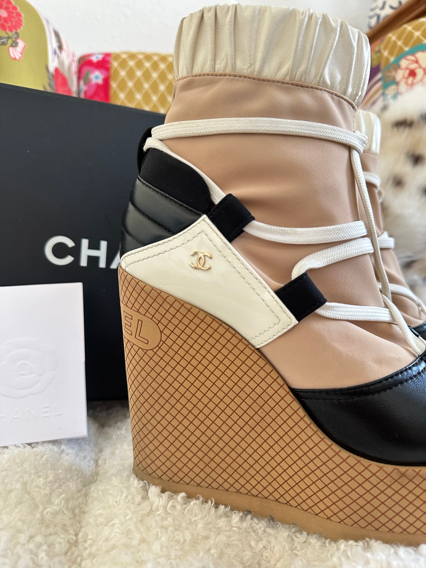 Chanel - Boots bottines compensées à lacets | T.38