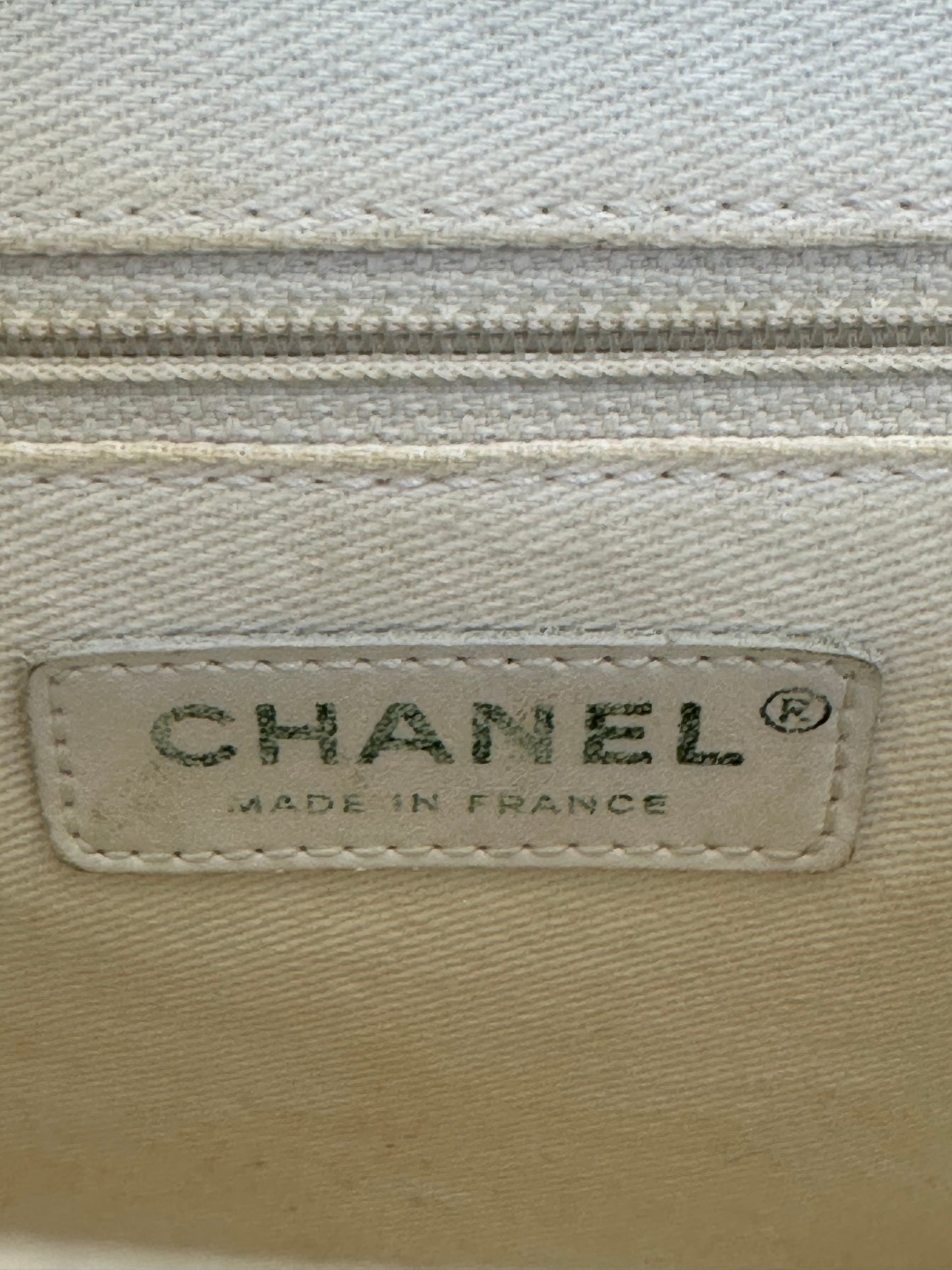 Chanel - Business Affinity cuir caviar blanc cassé