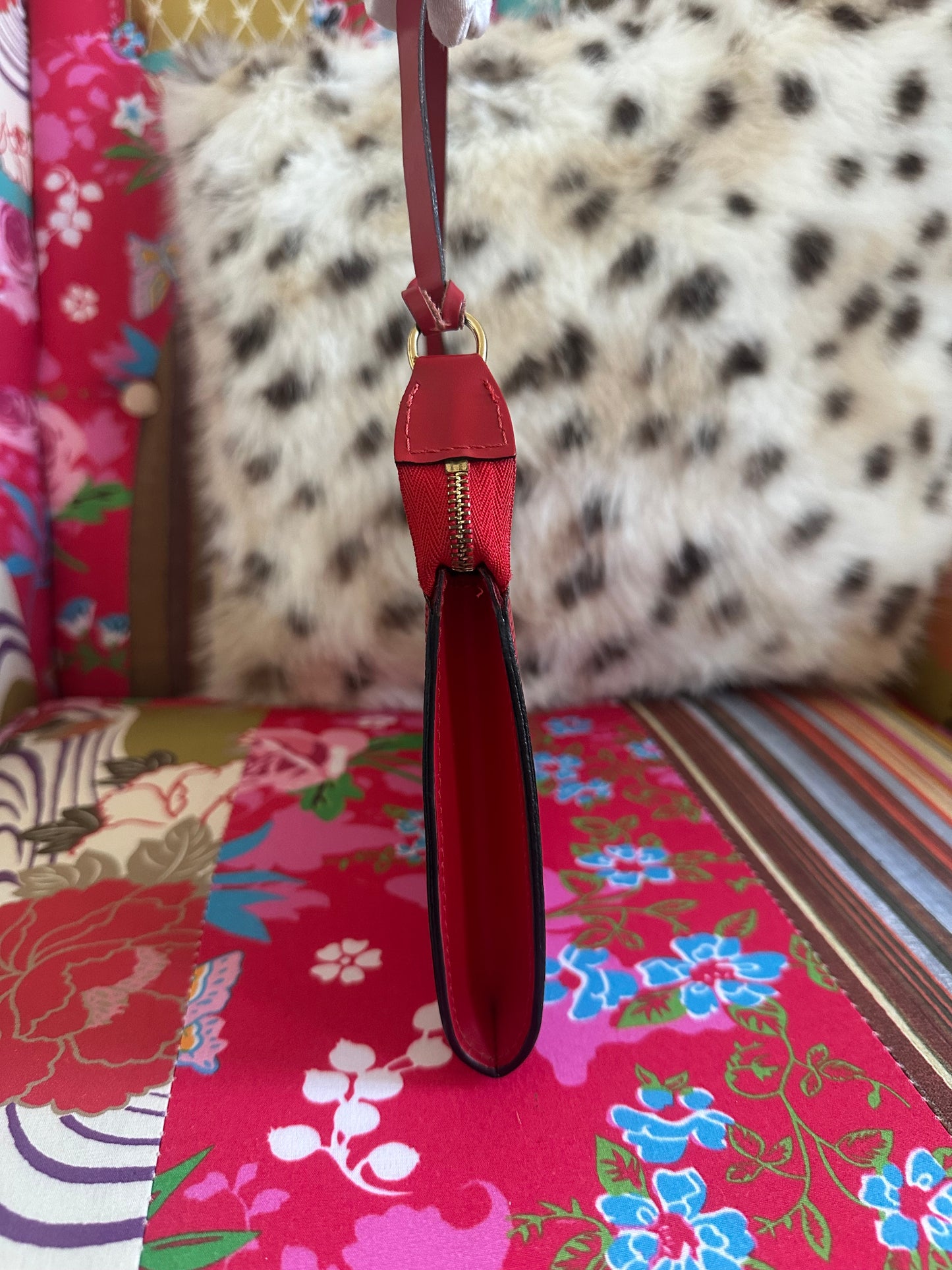 Louis Vuitton - Sac Pochette accessoire cuir épi Rouge