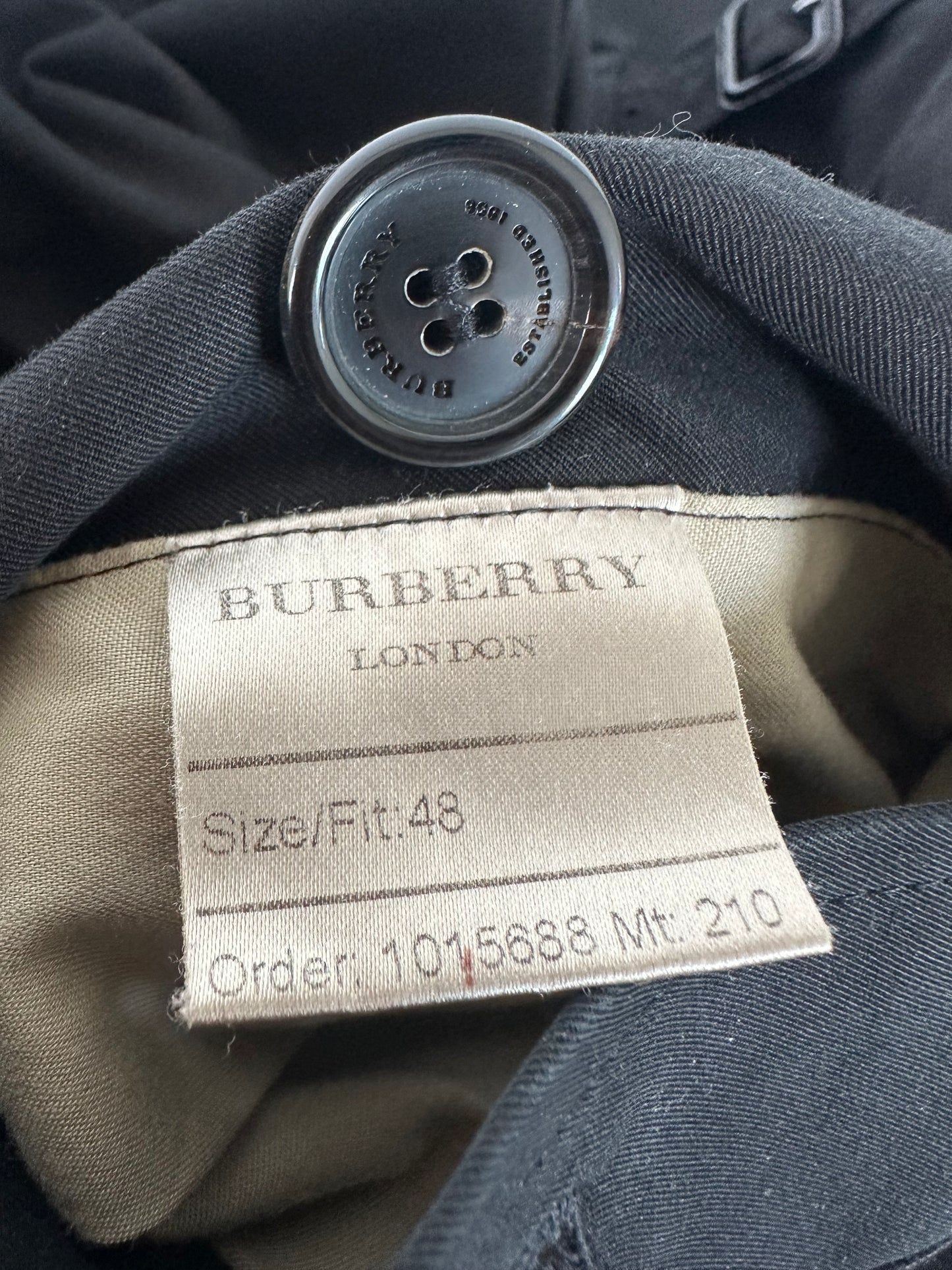 Trench-coat Burberry modèle « the Kensington  » noir| T.S