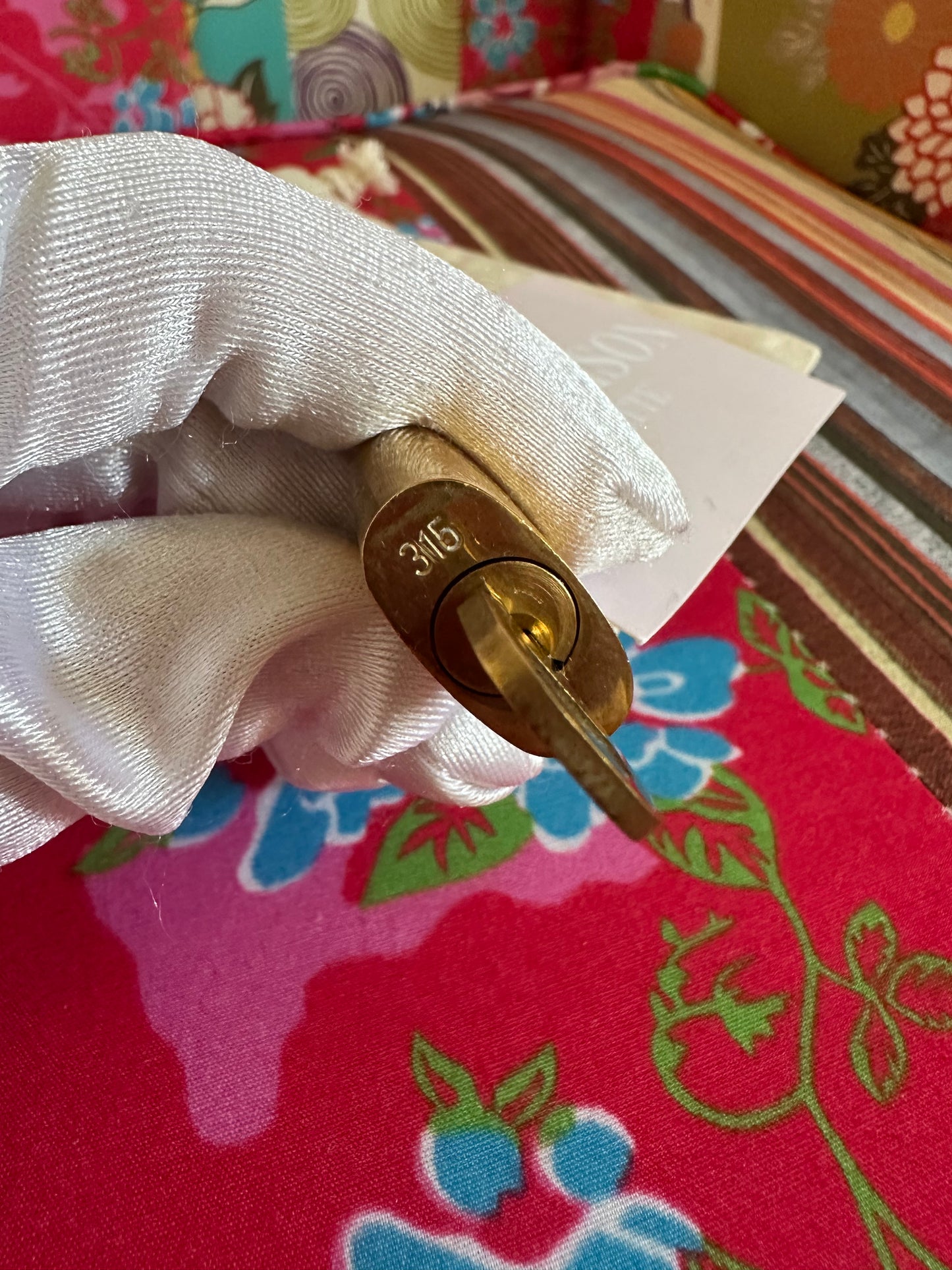 Louis Vuitton - Cadenas doré avec sa clé