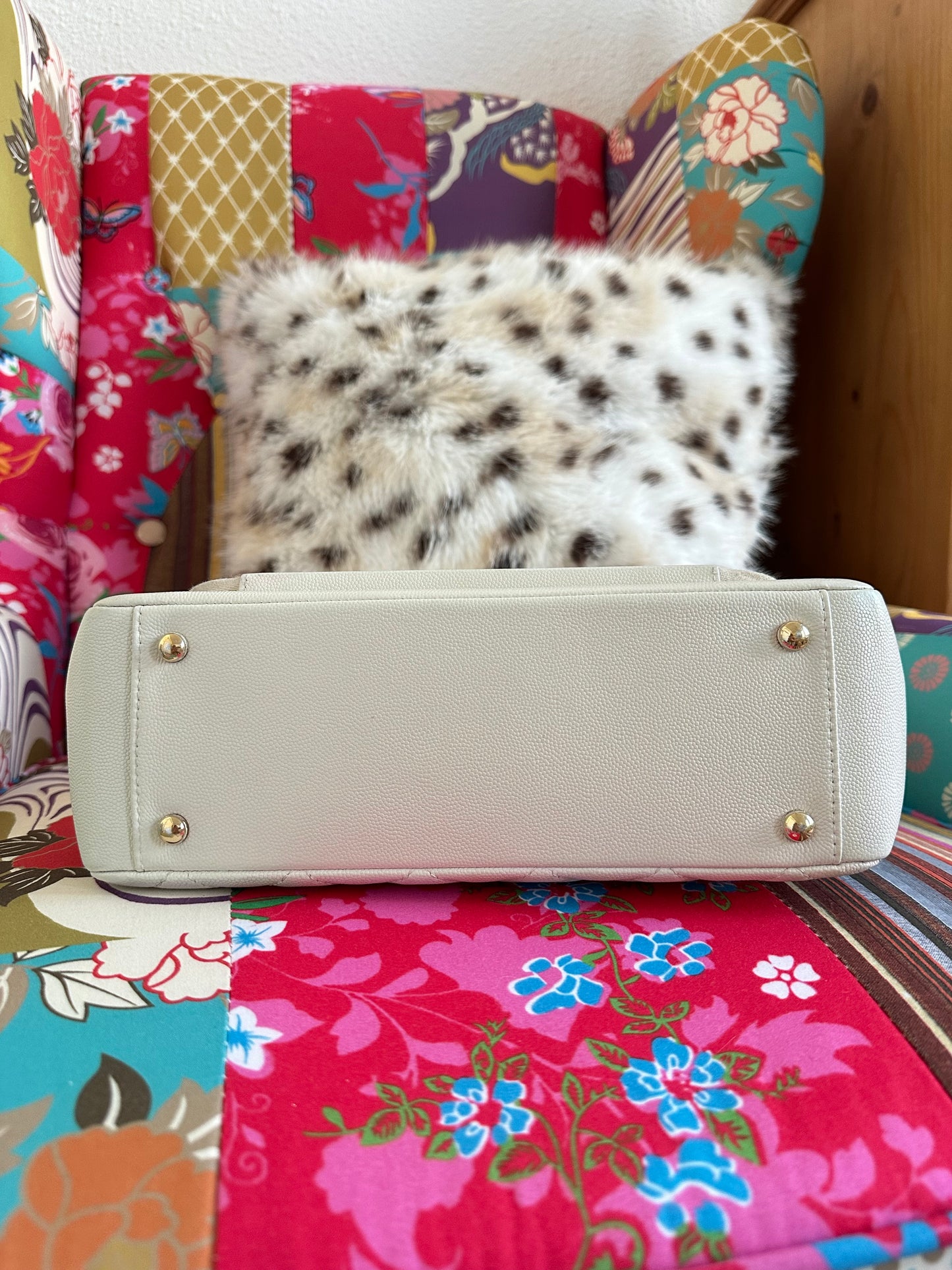 Chanel - Business Affinity cuir caviar blanc cassé