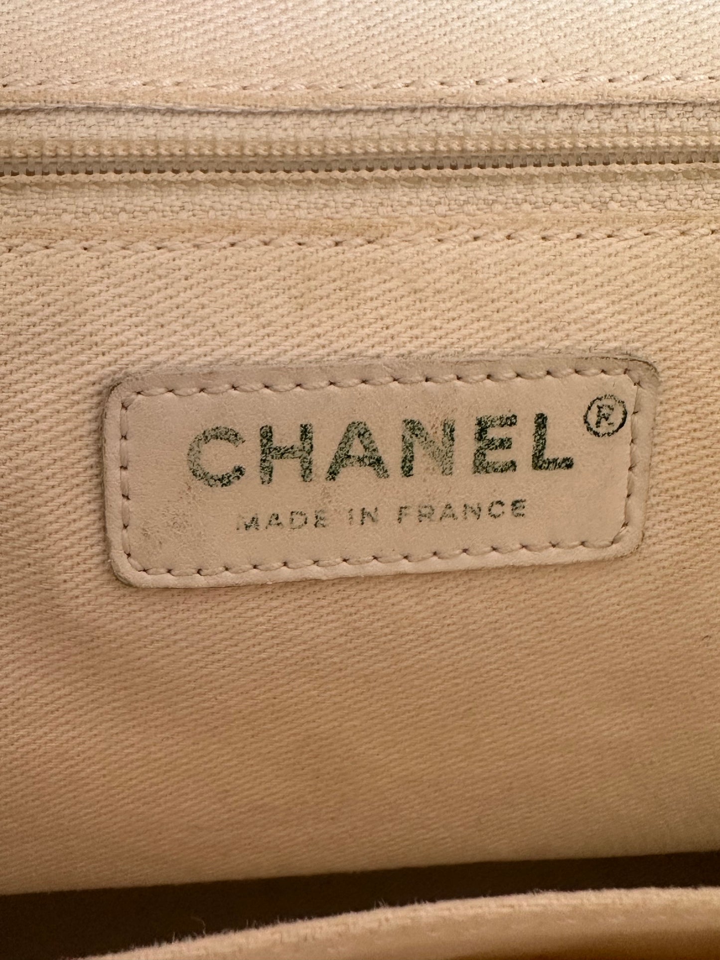 Chanel - Business Affinity cuir caviar blanc cassé