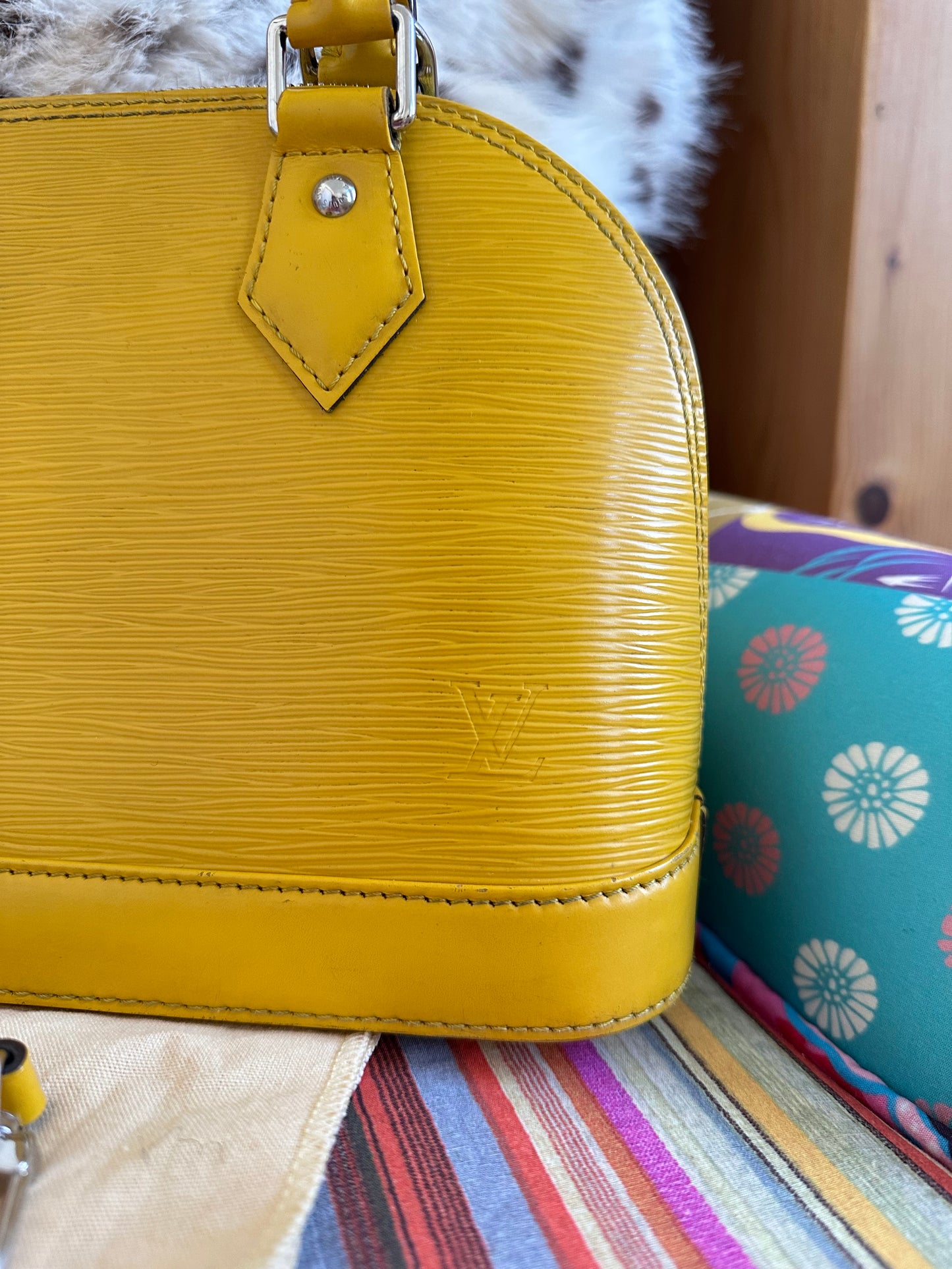 Louis Vuitton - Alma BB cuir épi jaune