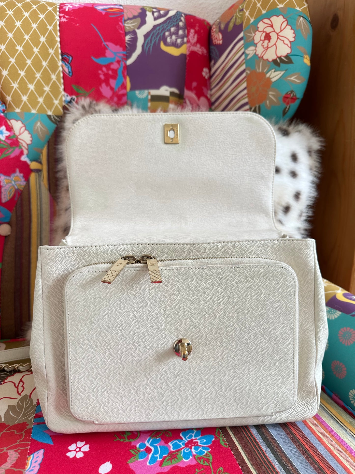 Chanel - Business Affinity cuir caviar blanc cassé