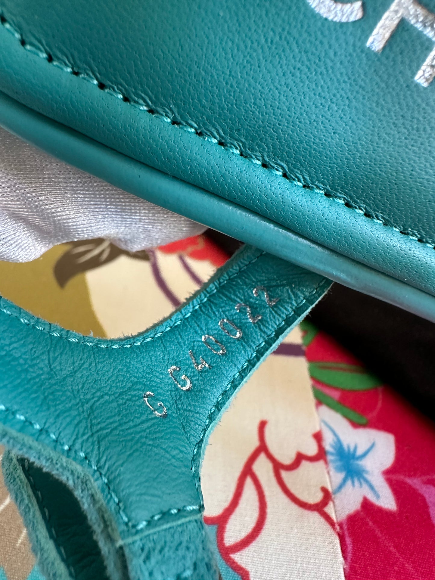 Chanel – Sandales plates en cuir d’agneau bleu clair