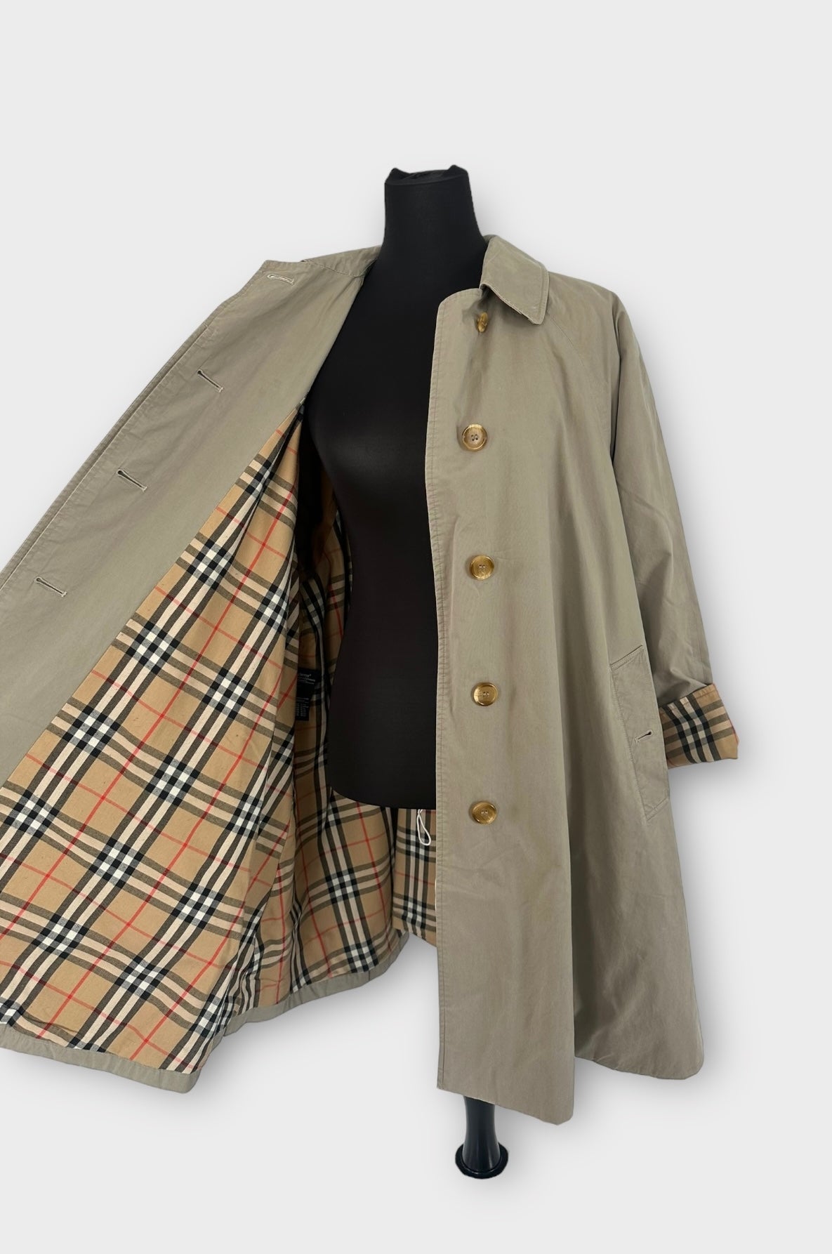 Trench-coat Burberry modèle “ Markfield ” Kaki/ T.M