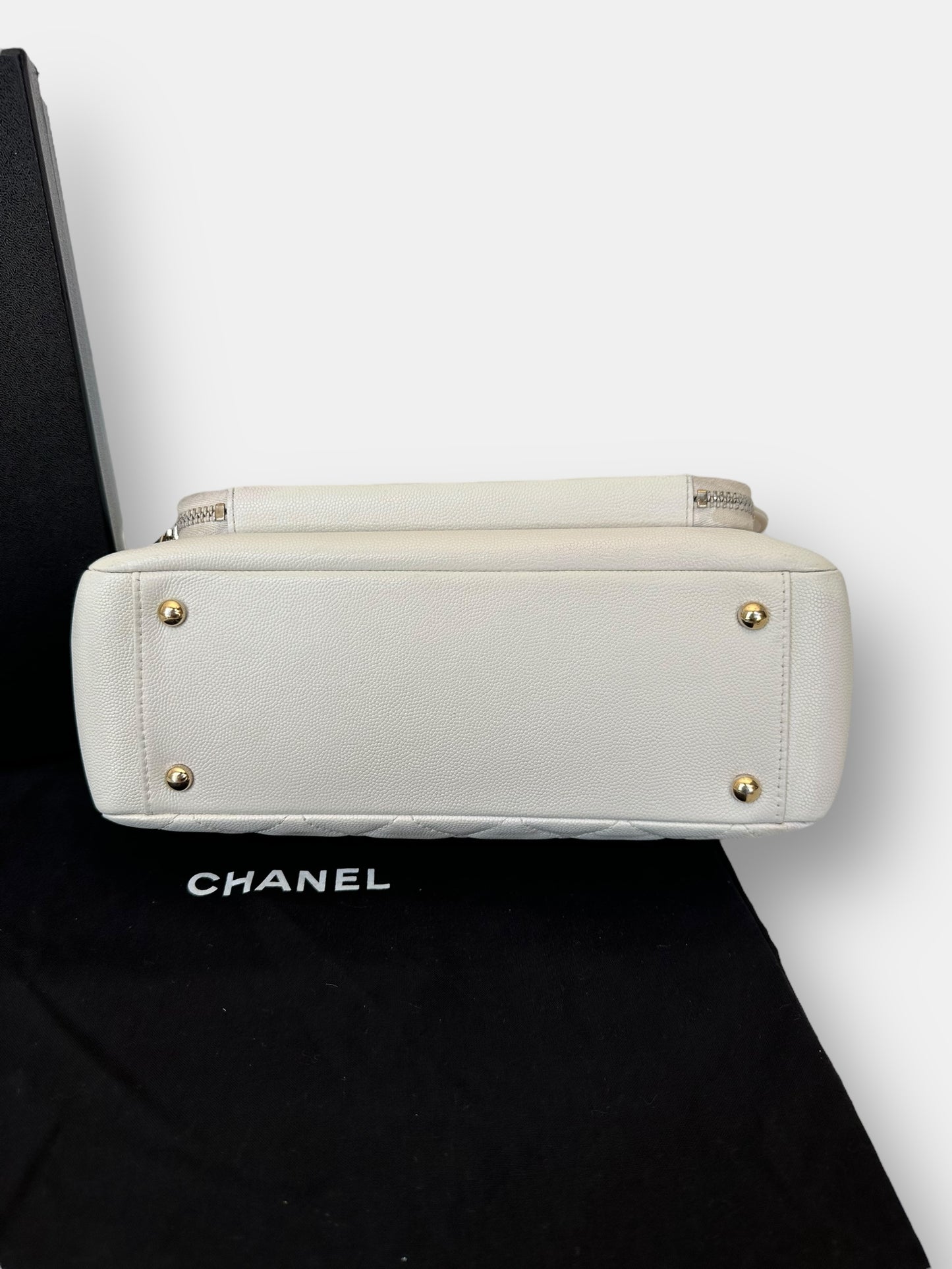 Chanel - Business Affinity cuir caviar blanc cassé