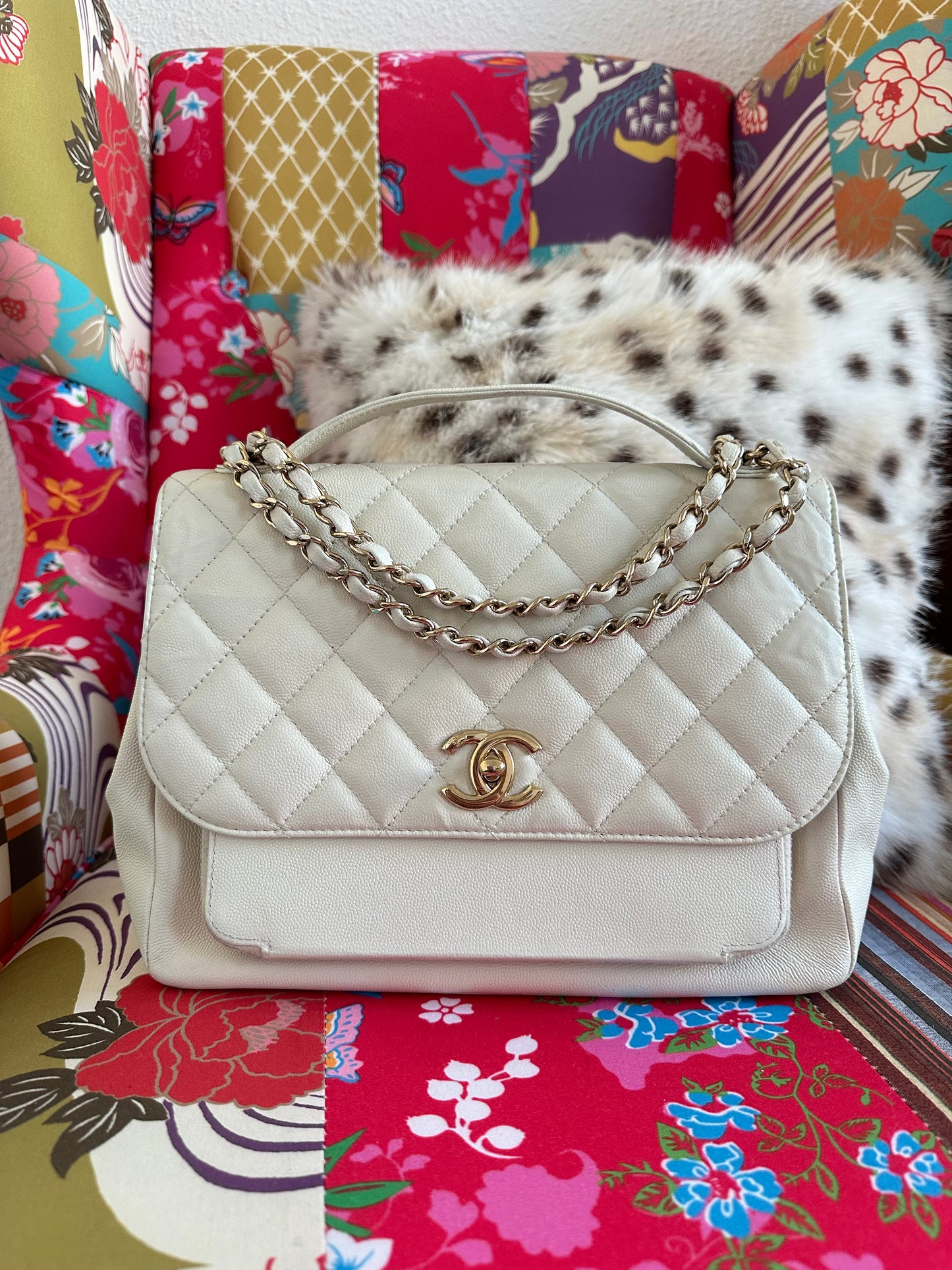 Chanel - Business Affinity cuir caviar blanc cassé