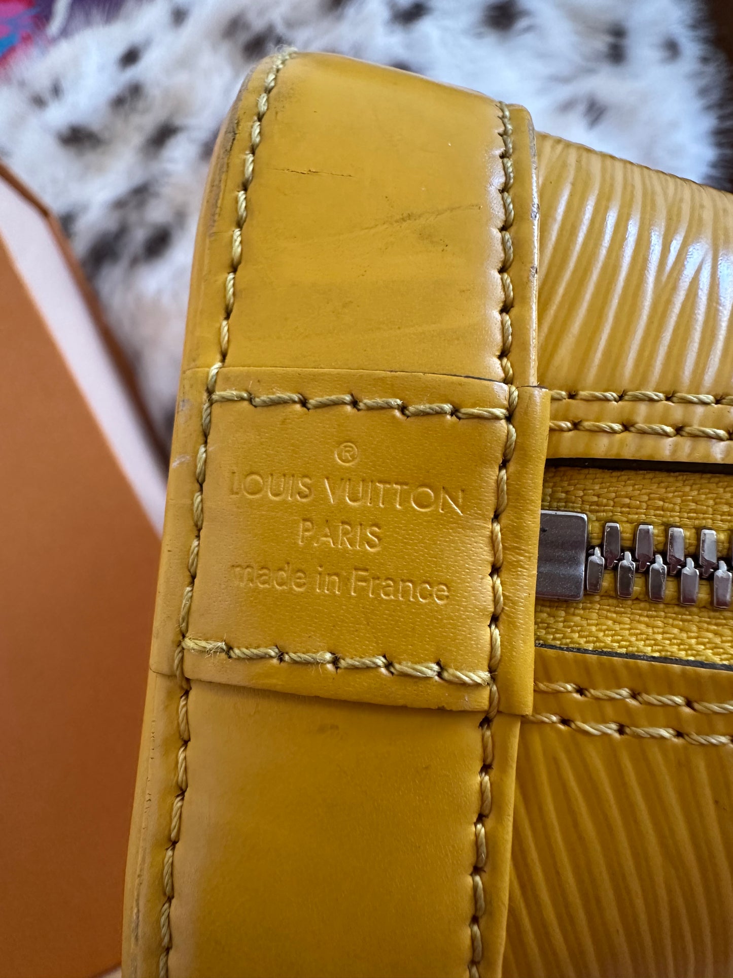 Louis Vuitton - Alma BB cuir épi jaune