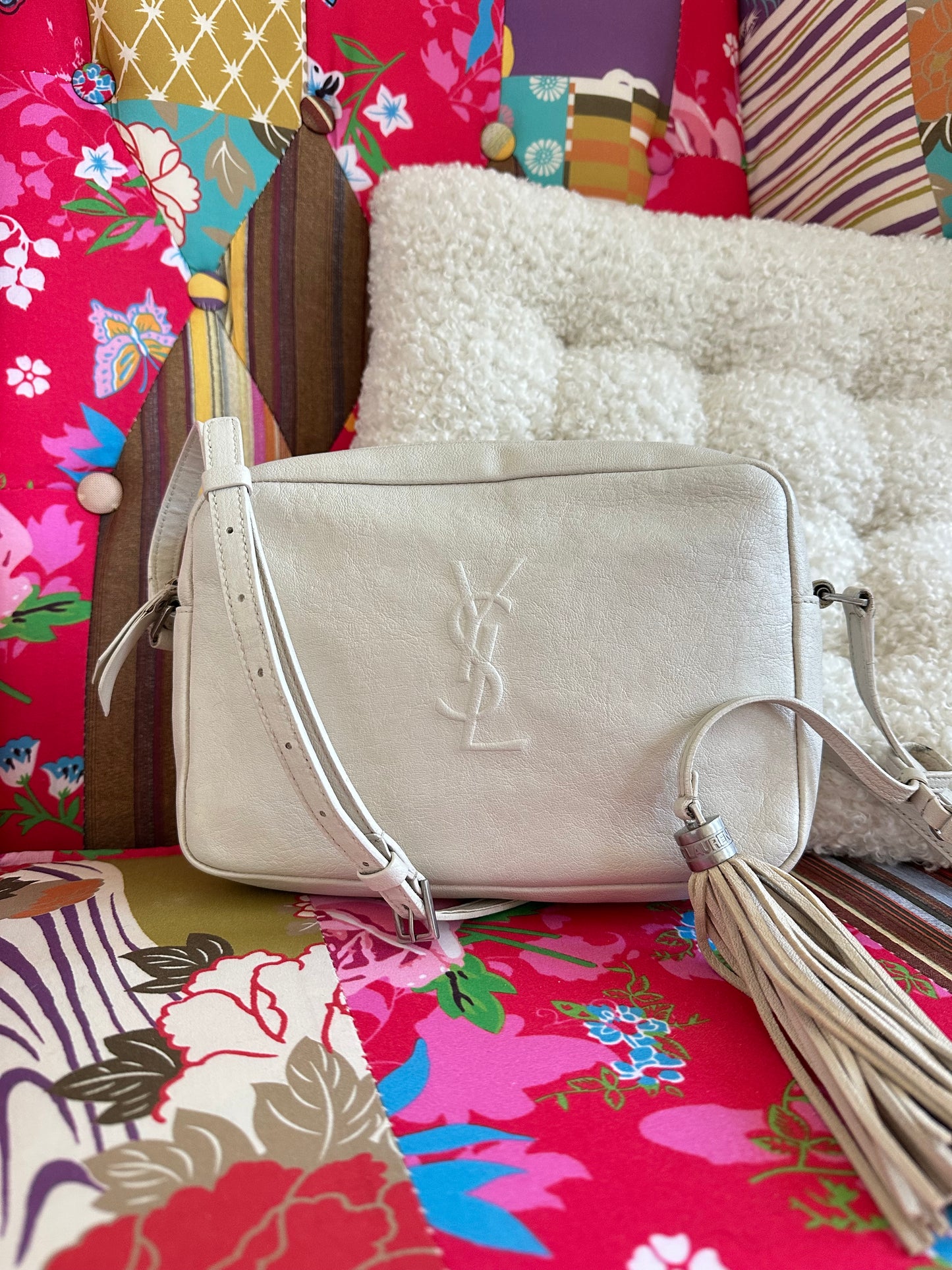 Saint Laurent - Lou small Camera bag en cuir blanc