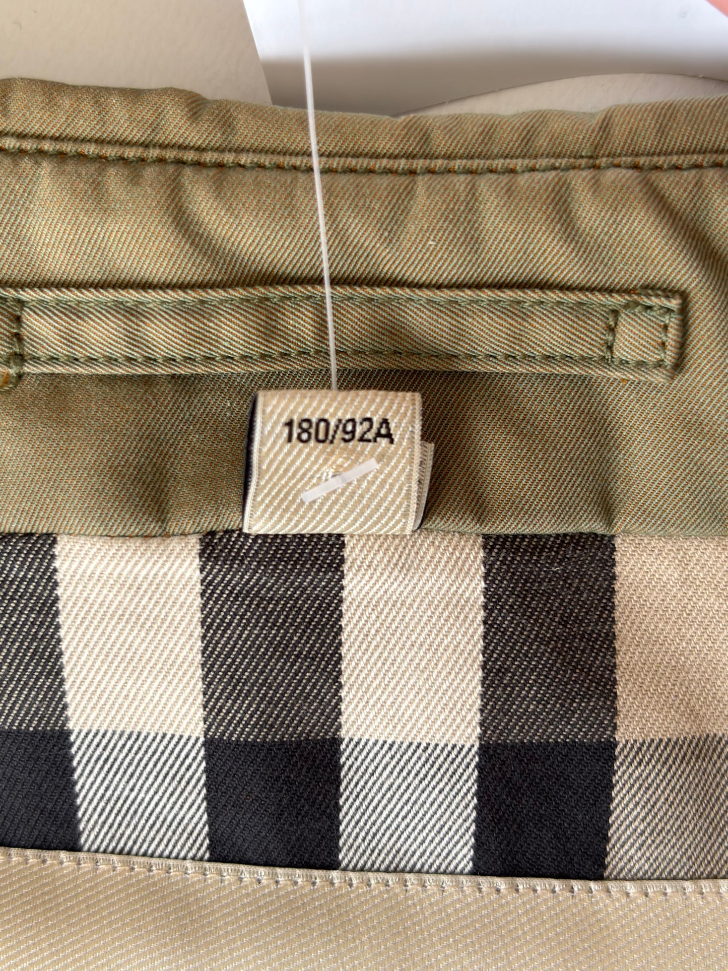 Burberry – Trench-coat “The Kensington ” Kaki modèle récent | T.M