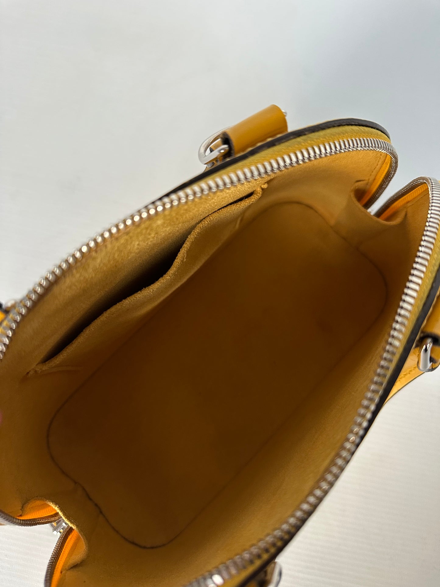 Louis Vuitton Alma BB Cuir épis jaune