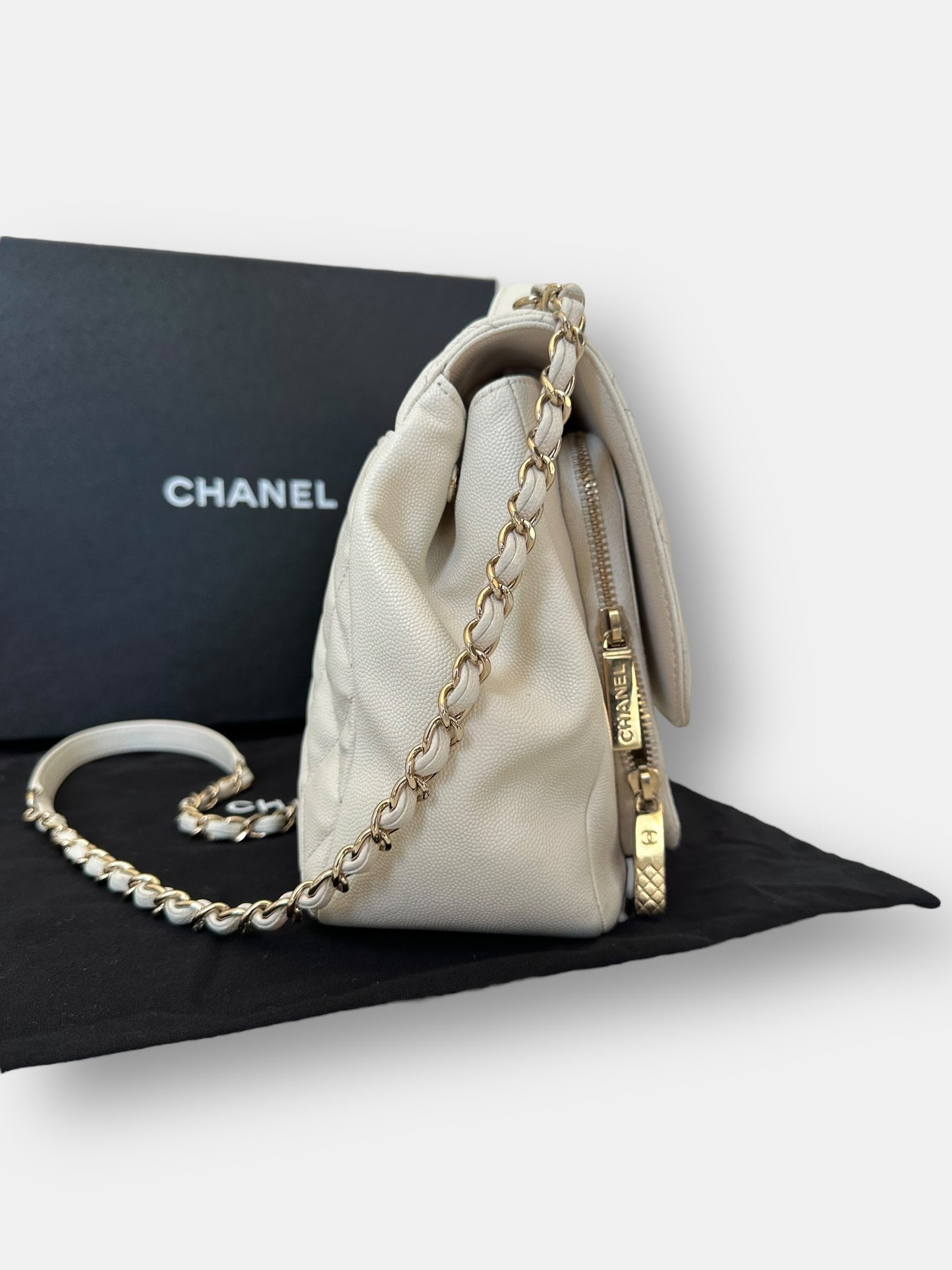 Chanel - Business Affinity cuir caviar blanc cassé