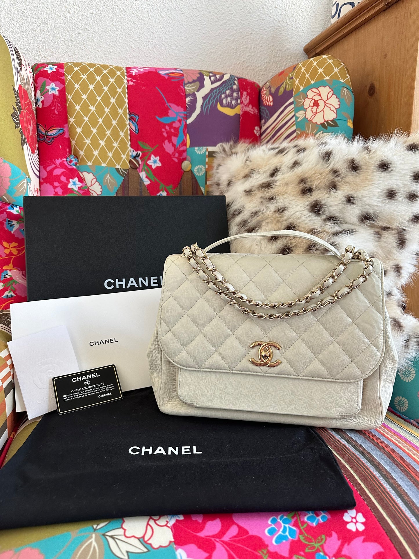 Chanel - Business Affinity cuir caviar blanc cassé